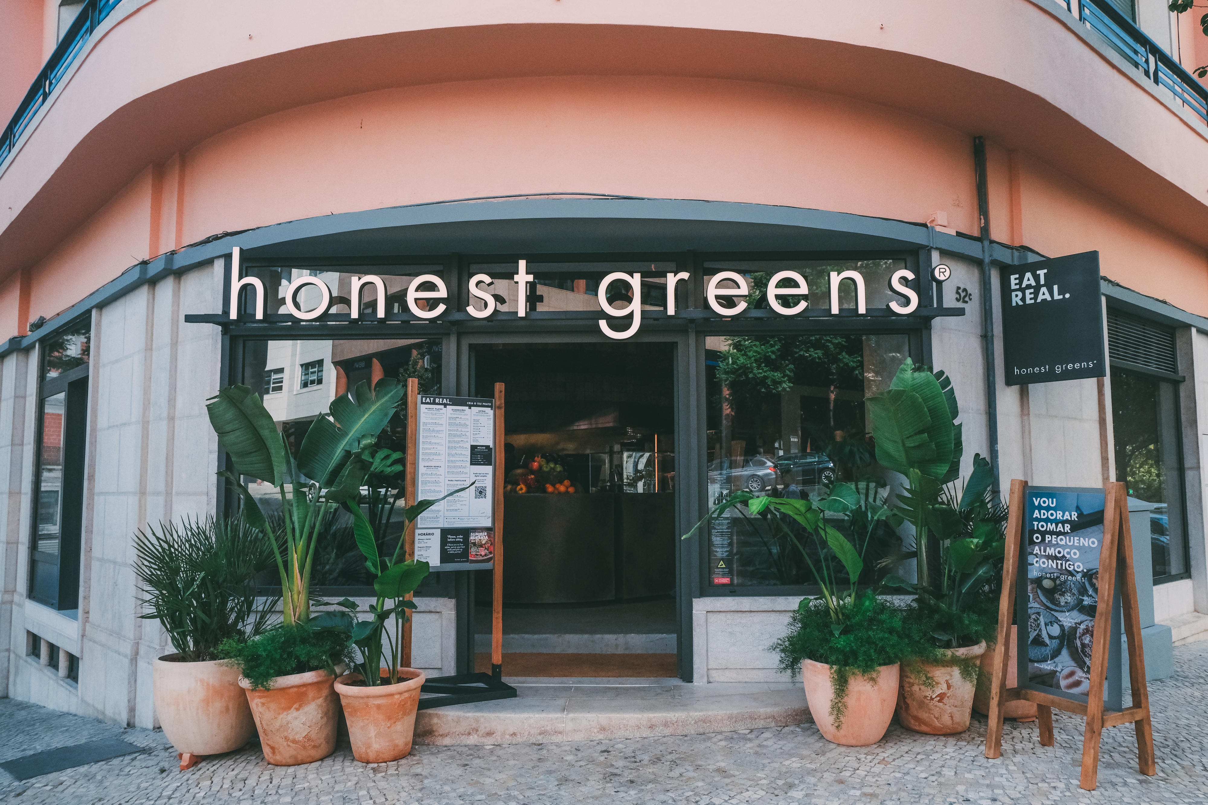 Não há dois sem três. Chegou mais um Honest Greens a Lisboa e é bem verdinho