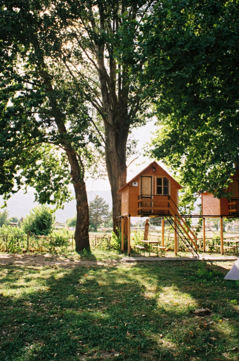 Passe uns dias em família na natureza e acampe com estilo num destes 6 spots com bungalows