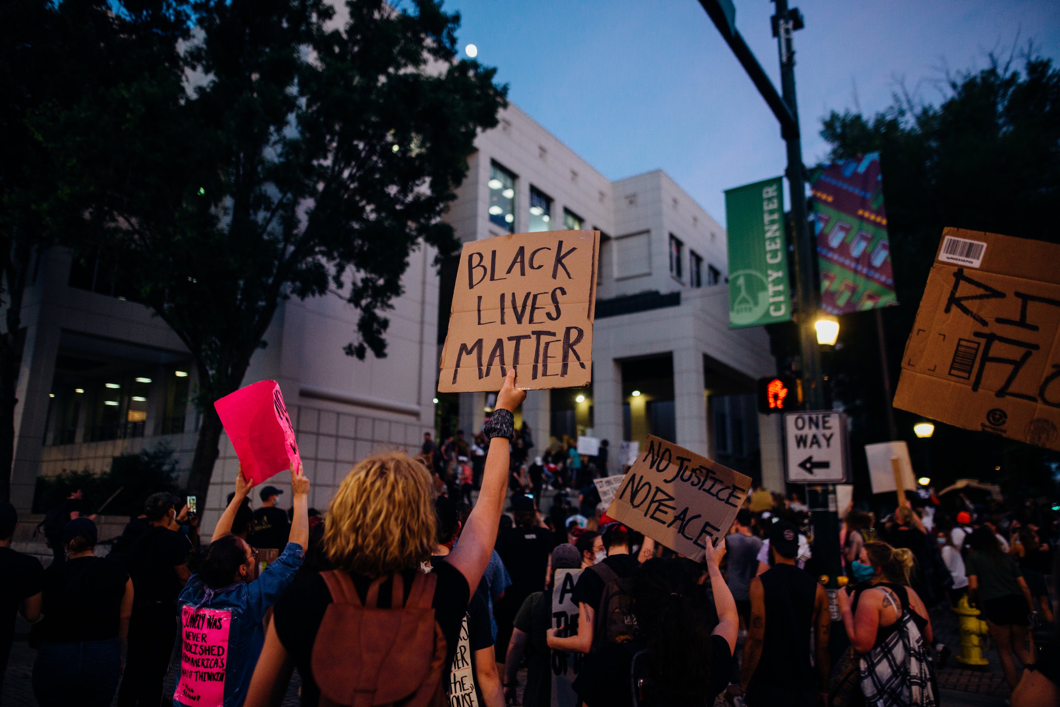 Black Lives Matter: Apple e Google atualizam assistentes virtuais para falar sobre o assunto do momento