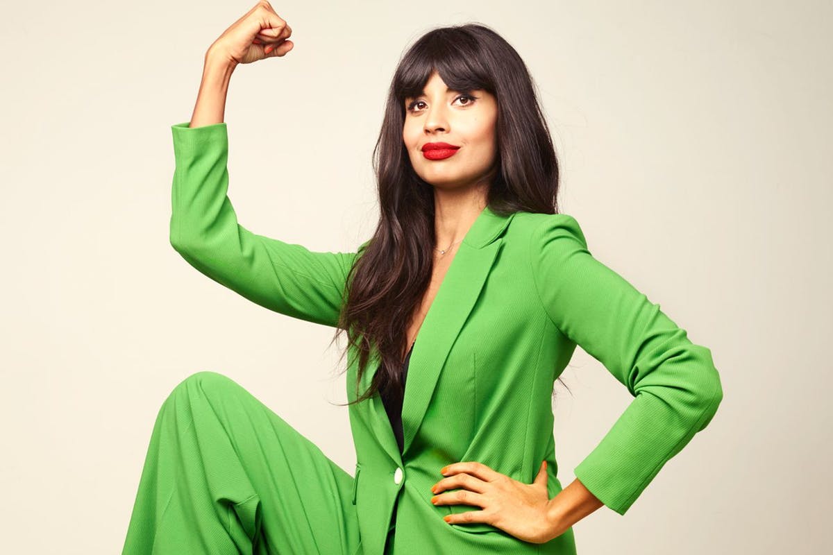 Jameela Jamil: as 6 polémicas de uma atriz que luta contra os padrões de beleza. E não só