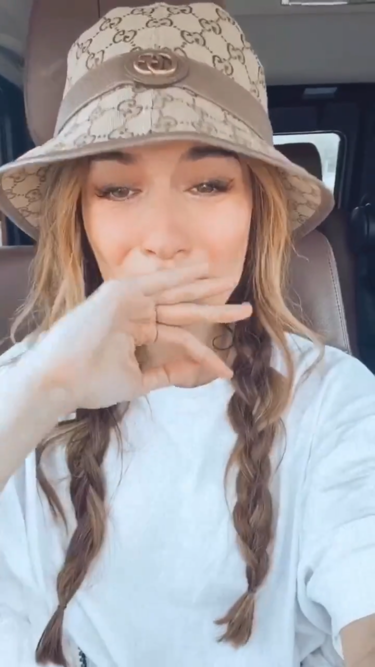 COVID-19. Blogger de moda voltou à profissão de enfermeira para ajudar no hospital e contraiu coronavírus