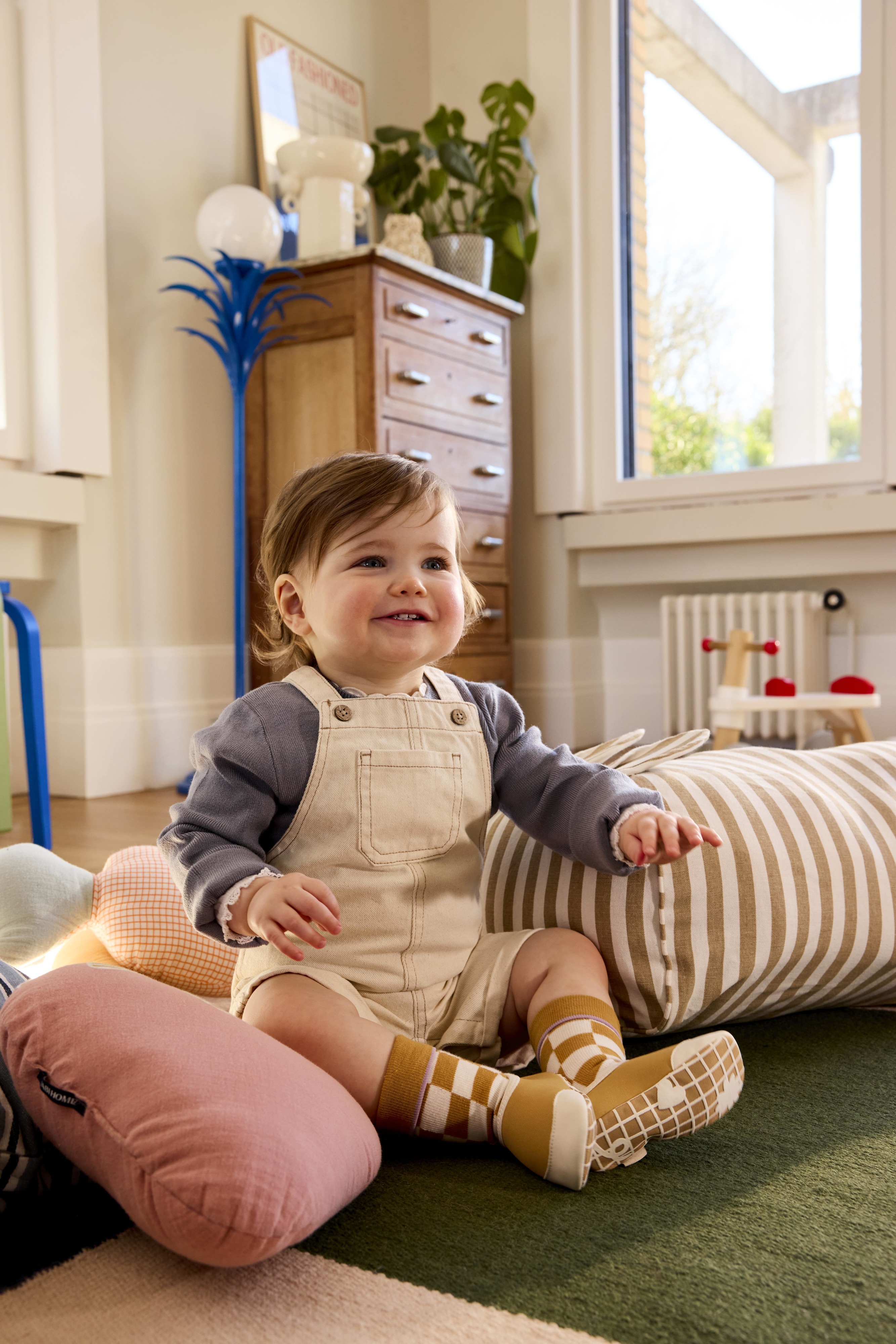 Confortáveis e flexíveis. Nova coleção de sapatos de bebés da Kiabi é perfeita para os primeiros passos