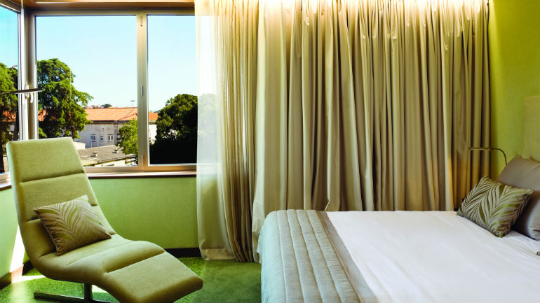 Neya. O hotel que planta árvores para compensar as emissões de carbono