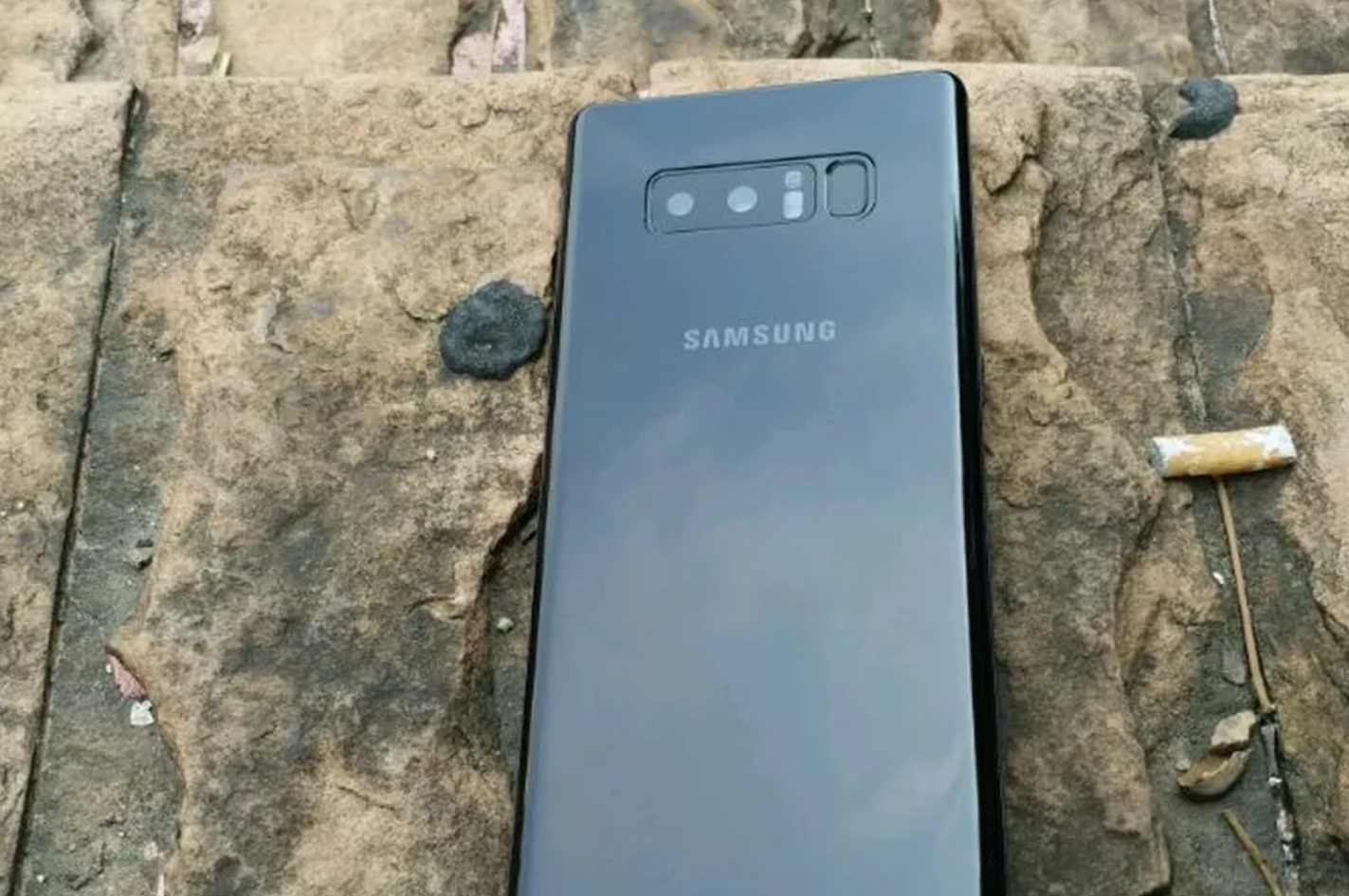 Influenciador digital de 33 anos que negava a existência de COVID-19 morreu da doença