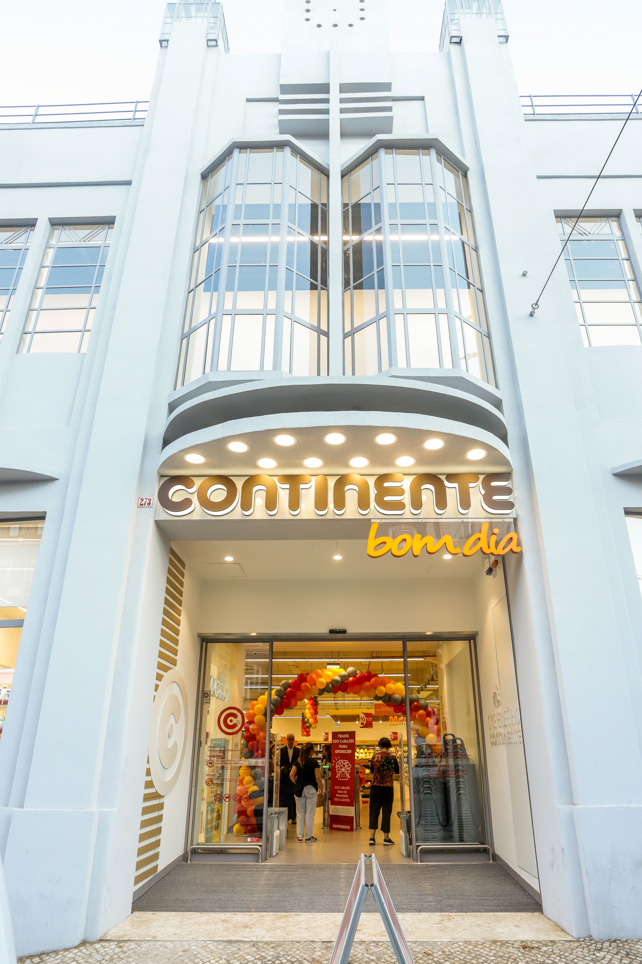 A Garagem Liz, edifício histórico lisboeta com quase um século, é agora um Continente Bom Dia