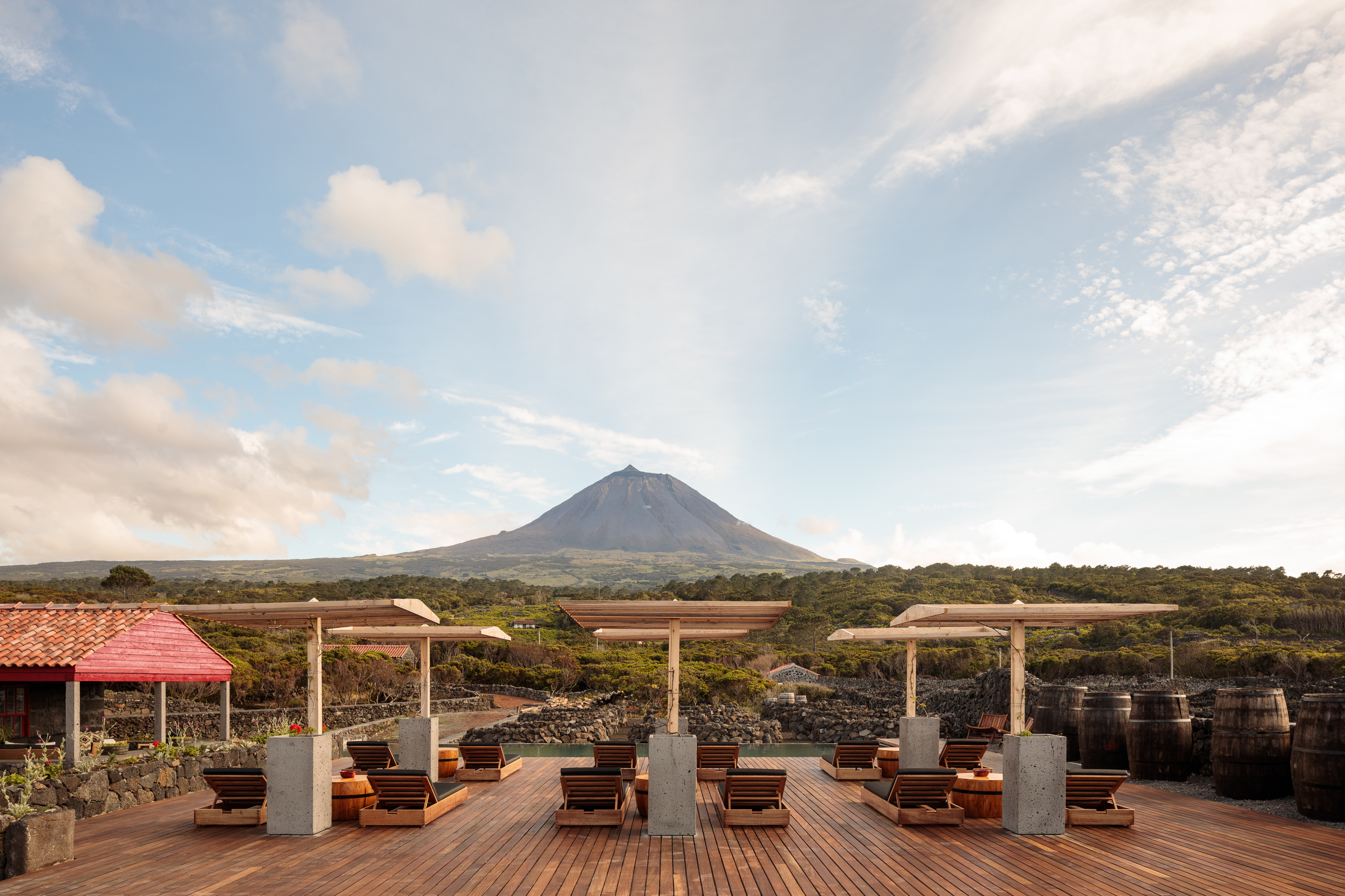 A nova casa no Pico onde se dorme e acorda a pensar no bolo lêvedo do pequeno-almoço