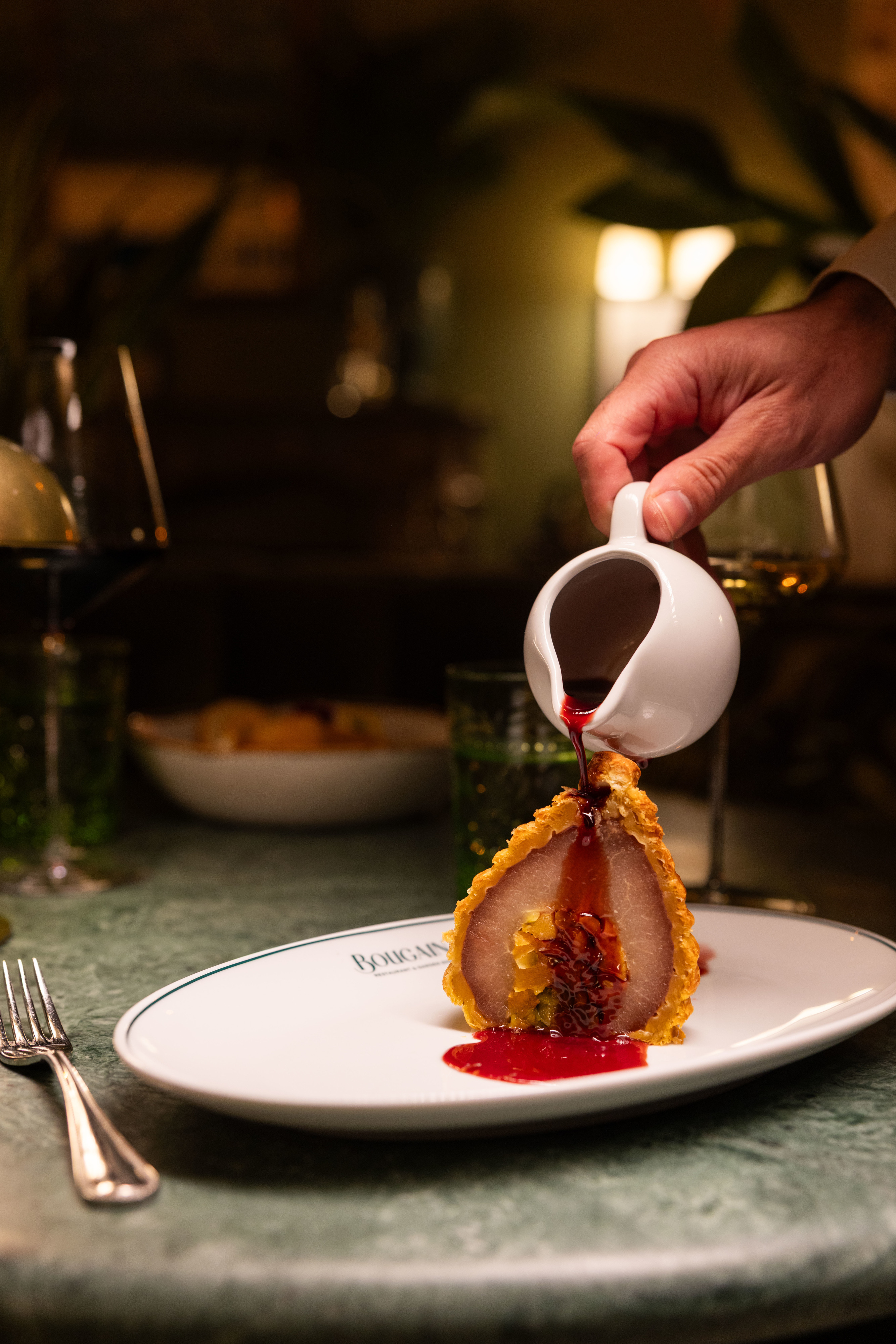 O novo menu do Bougain Cascais propõe crudos e várias versões de Wellington. Espreite a ementa