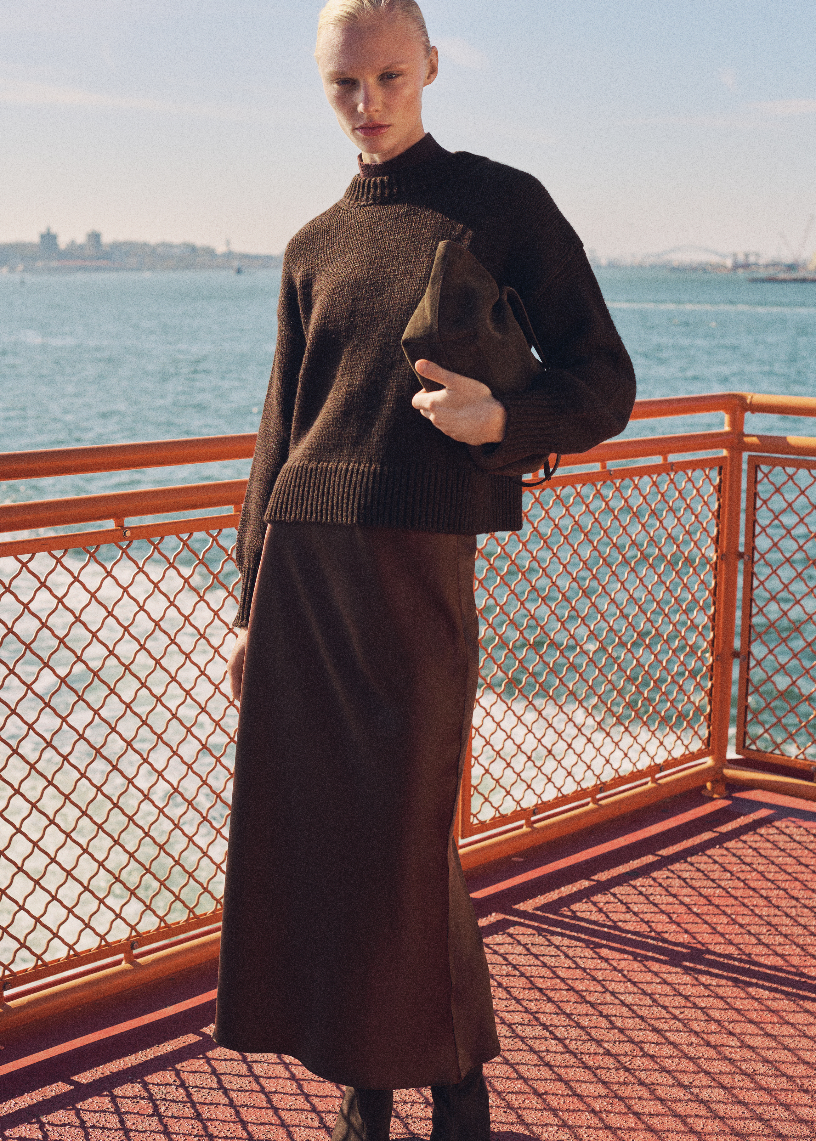 O castanho-chocolate é a estrela da nova coleção da Mango. Veja as peças (com preços desde 17,99€)