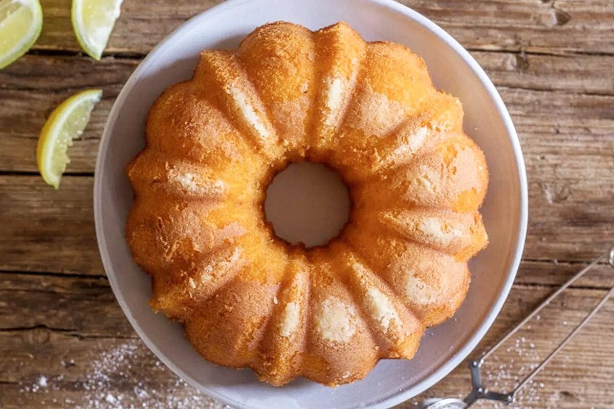 Receita de bolo de iogurte para fazer em 5 minutos, perfeito para uma tarde de frio em casa