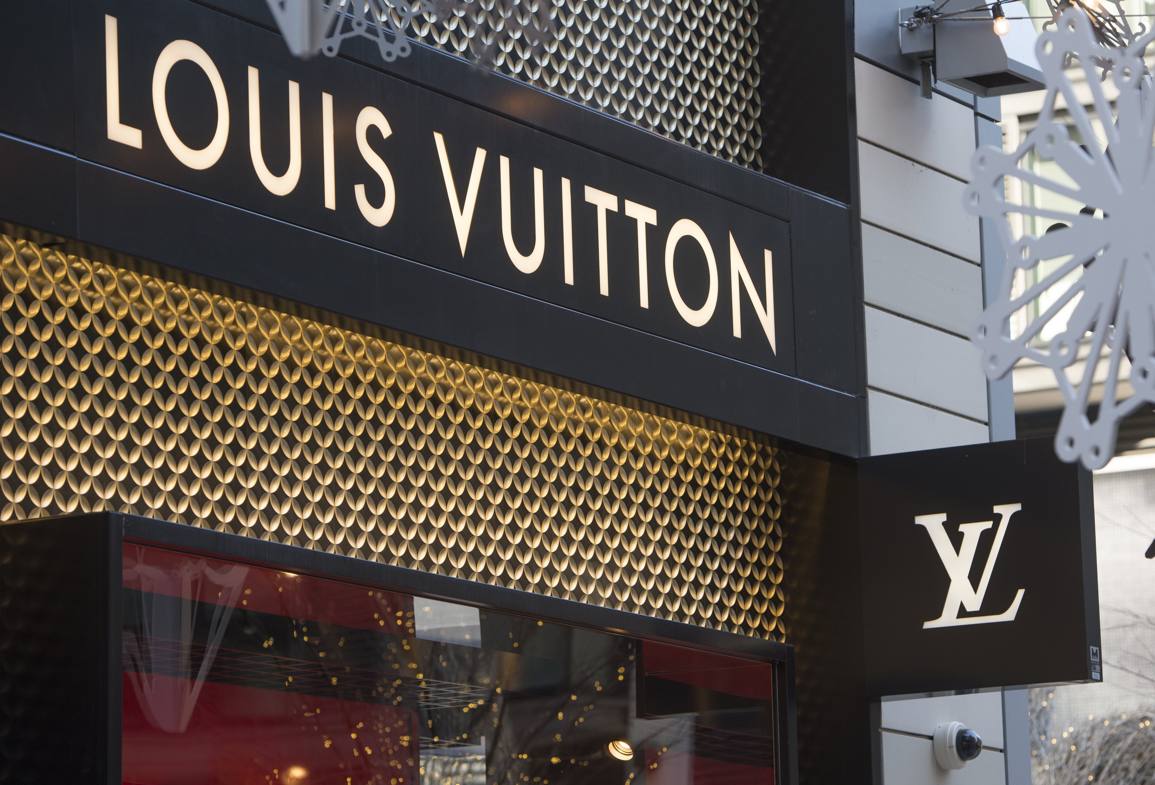Pharrell Williams mostra a que veio como diretor criativo da Louis Vuitton