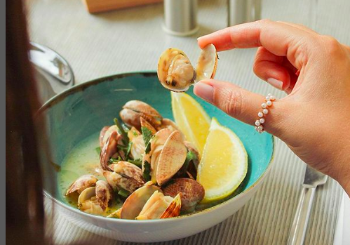 Amêijoas à Bulhão Pato, cocktails e peixe fresco. Conheça a nova esplanada convidativa do Saldanha