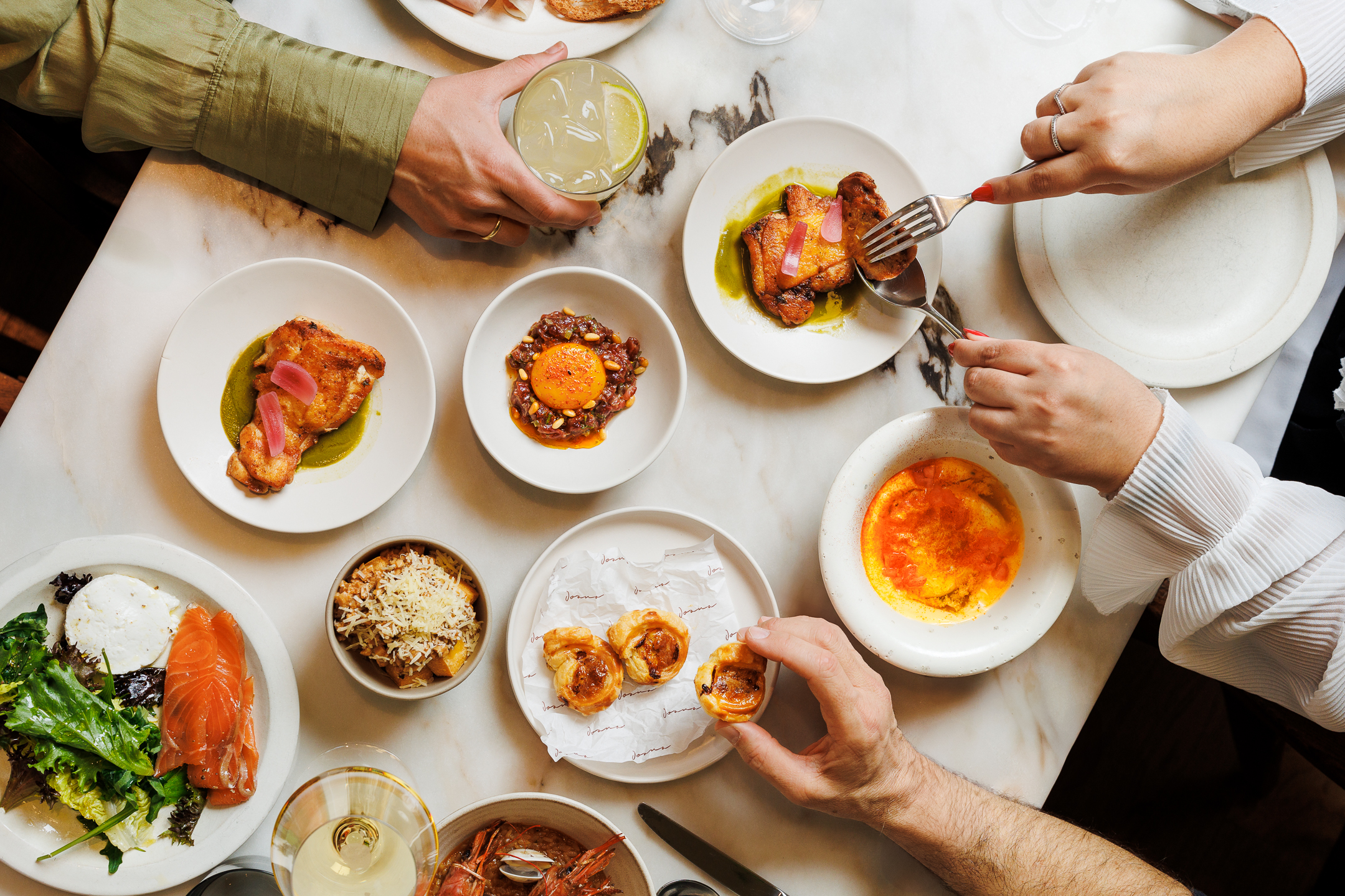 Há um novo brunch de domingo em Lisboa, com raw bar, mimosas e uma mistura de jazz, funk, soul e house