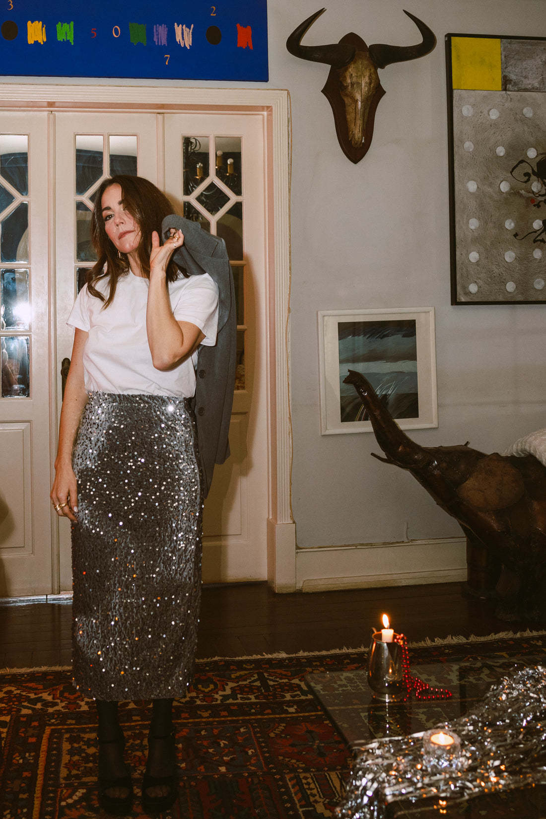 A saia de lantejoulas de Mia Relógio é perfeita para as festas, mas esgotou. Veja 17 peças semelhantes