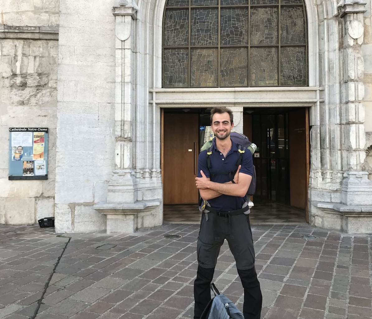 Henri, o “herói da mochila”, enfrentou atacante que fez 6 feridos num parque em França