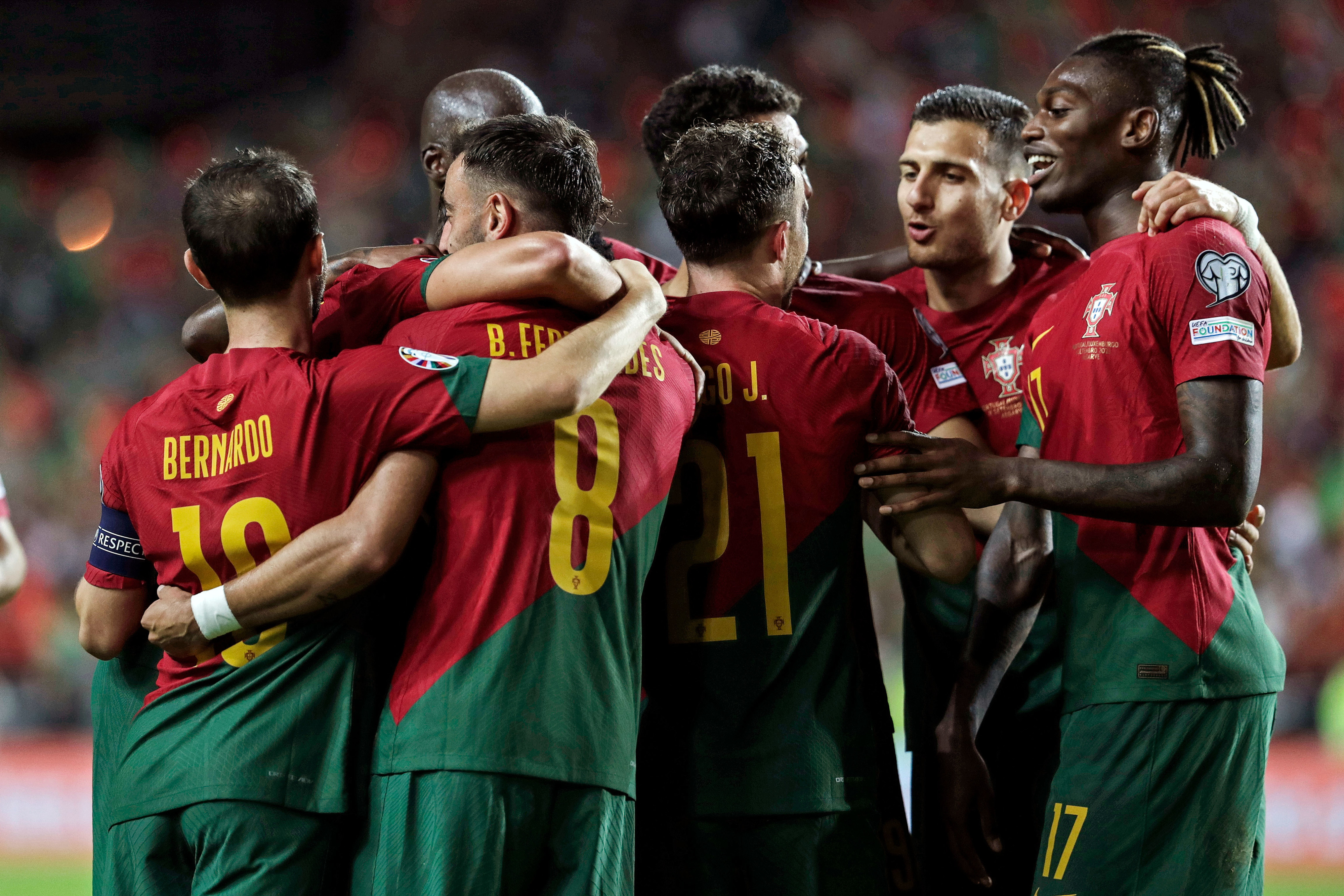 Portugal vs Espanha - Um contra cinco no Twitter - Euro - SAPO