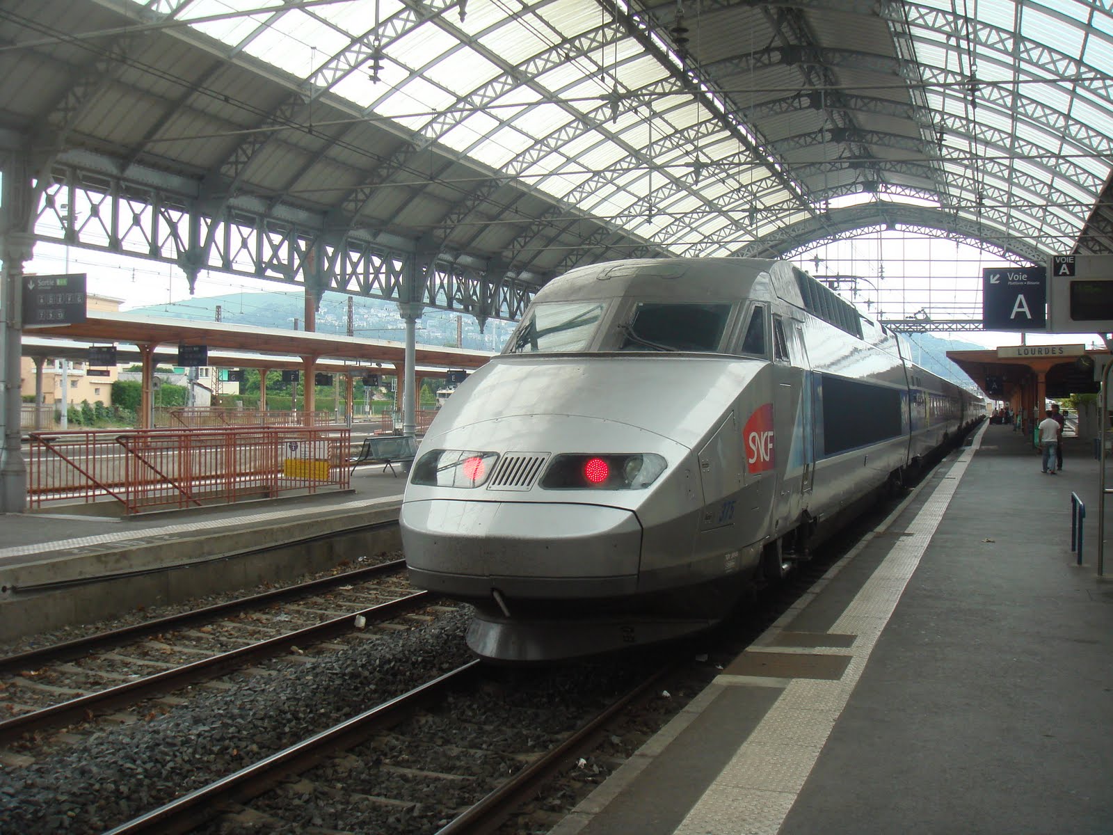 Filha de António Costa obrigada a adiar casamento para 2021