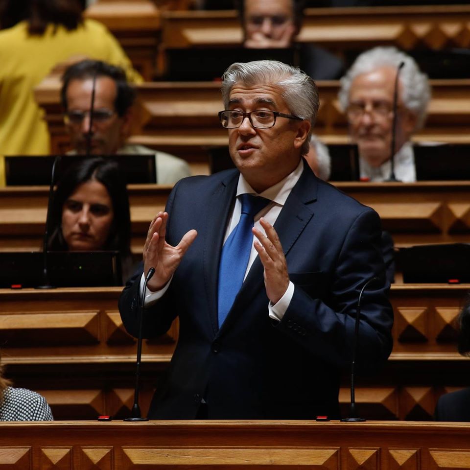 Vai poder saber-se se alguém tem coronavírus em 45 minutos. Como são os novos testes de biologia molecular