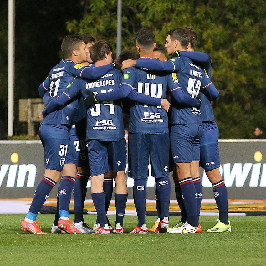 13 casos confirmados da variante Omicron em Portugal. São todos associados ao Belenenses SAD