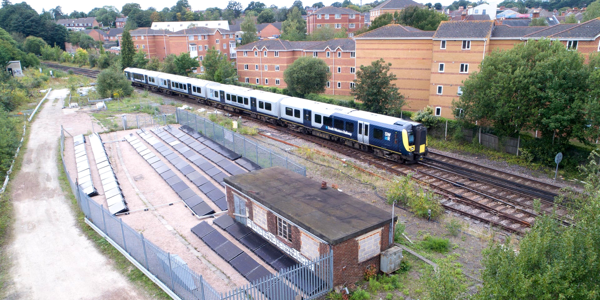 Reino Unido inaugurou a primeira linha férrea alimentada por energia solar