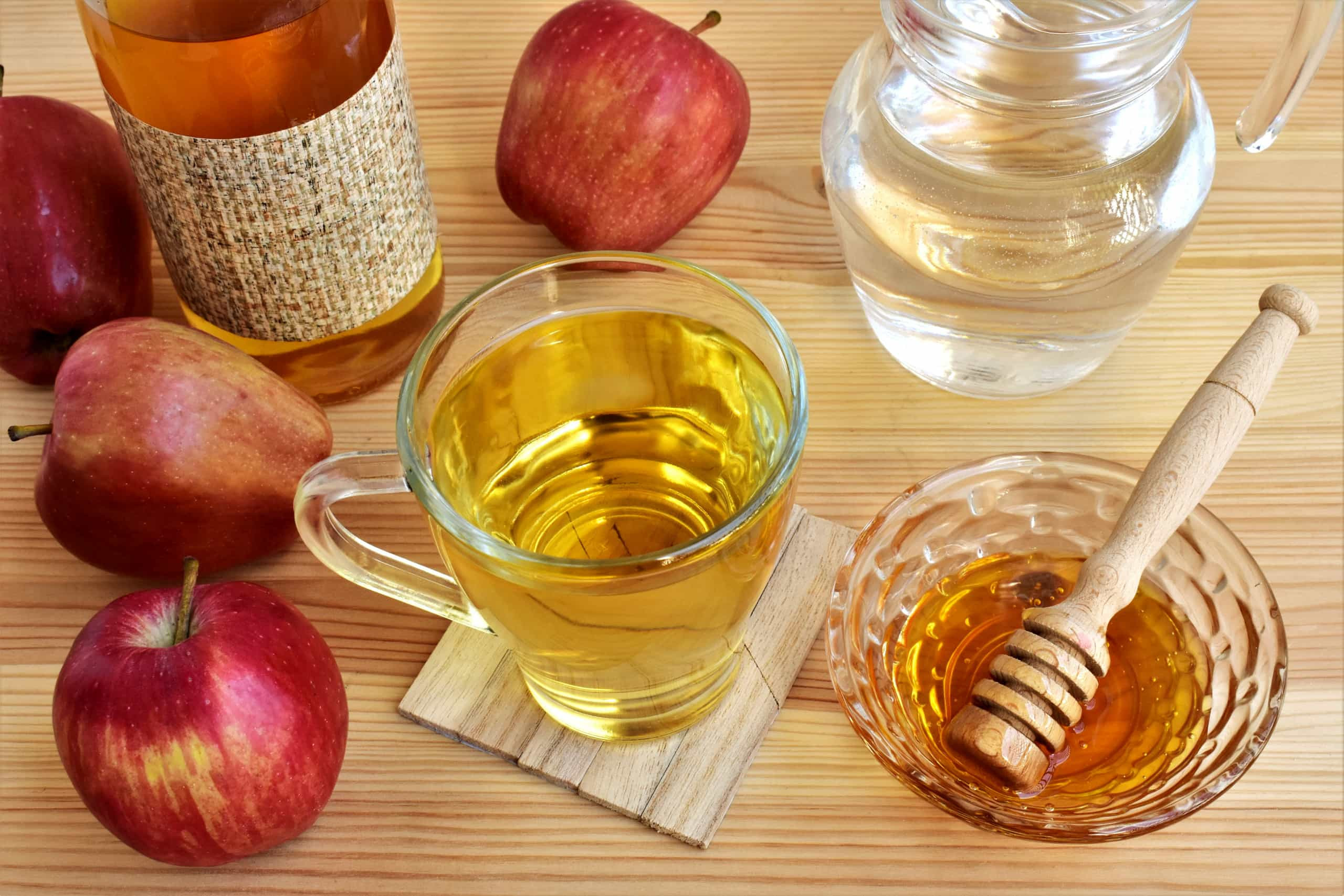 Мед похудение пить. Мед и уксус. Яблочный напиток с медом. Яблочный уксус. Мэд с яблочным уксусом.