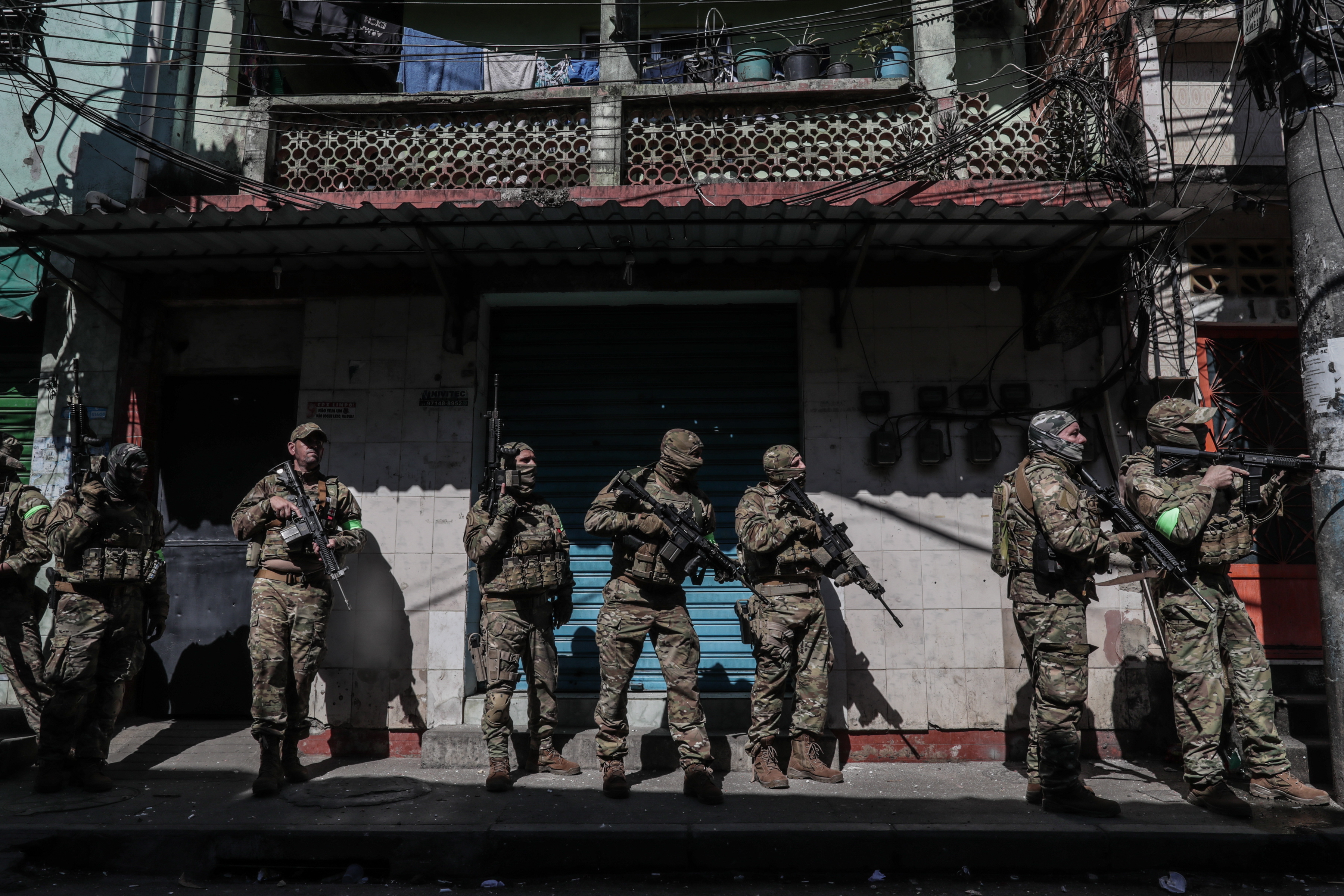 Rio de Janeiro: Polícia detém sete pessoas em operação contra Comando Vermelho em favelas