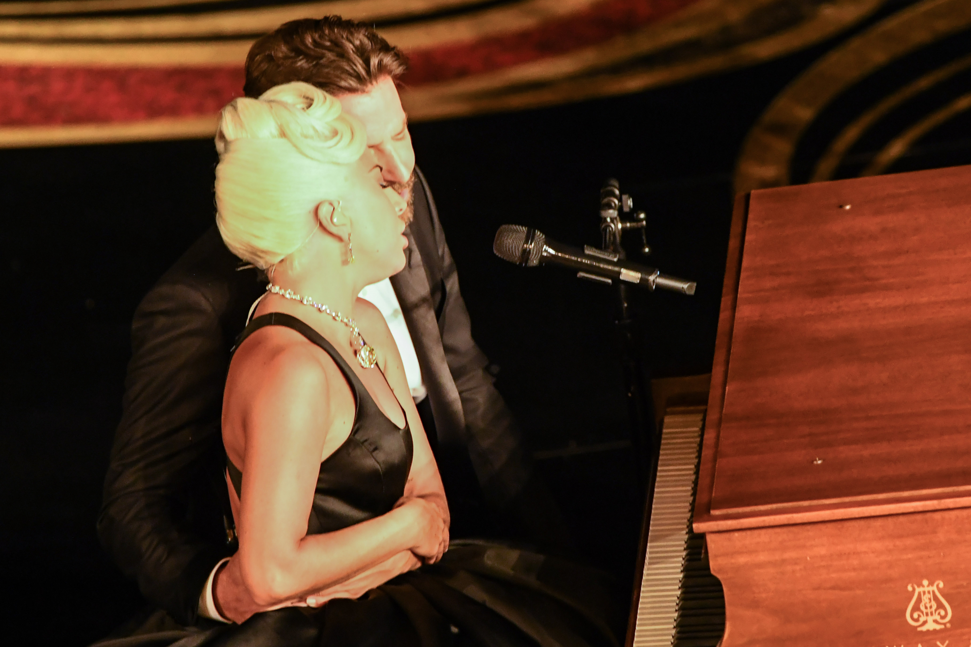 Óscares. Atuação de Bradley Cooper e Lady Gaga foi tão íntima, tão boa, tão cúmplice