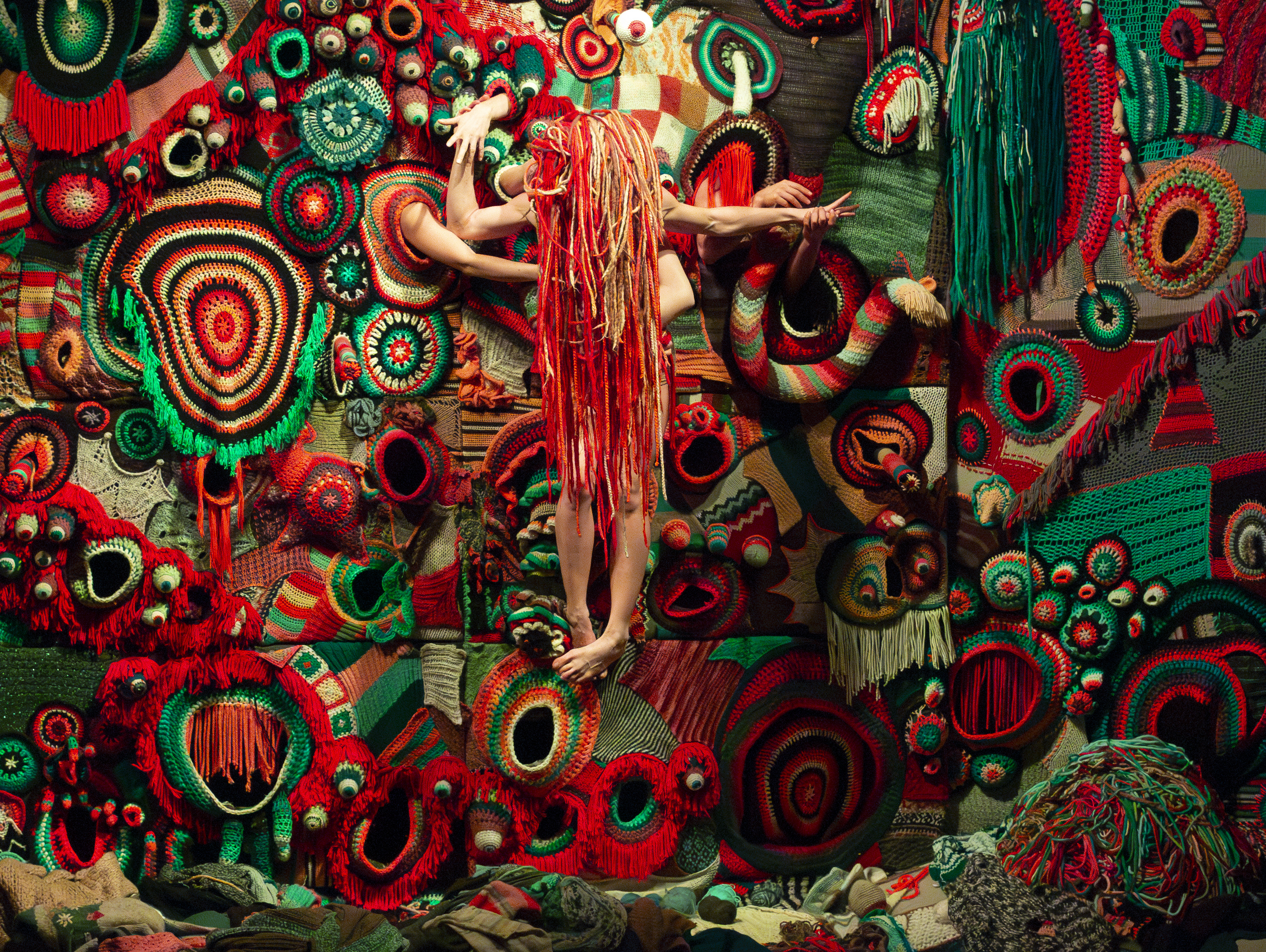 Este novo espetáculo imersivo transforma dançarinos em tapeçaria (mas tem pouco tempo para assistir)