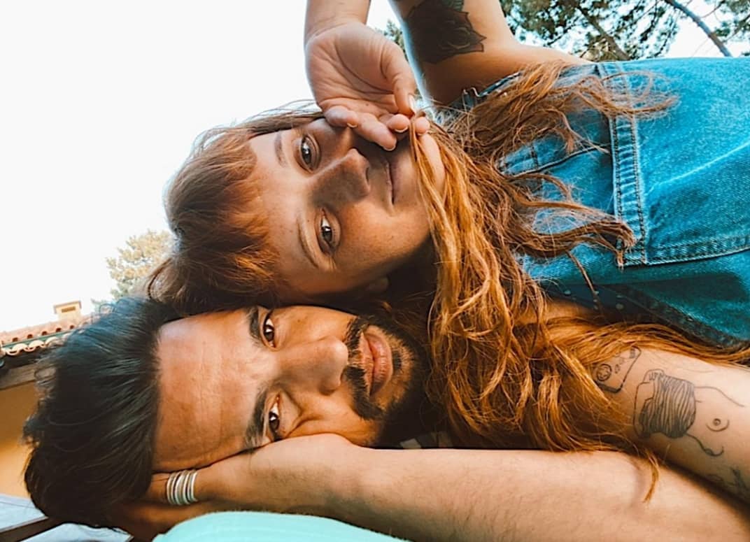 Carolina Deslandes celebra aniversário do ex com fotos especiais e fãs especulam sobre reconciliação