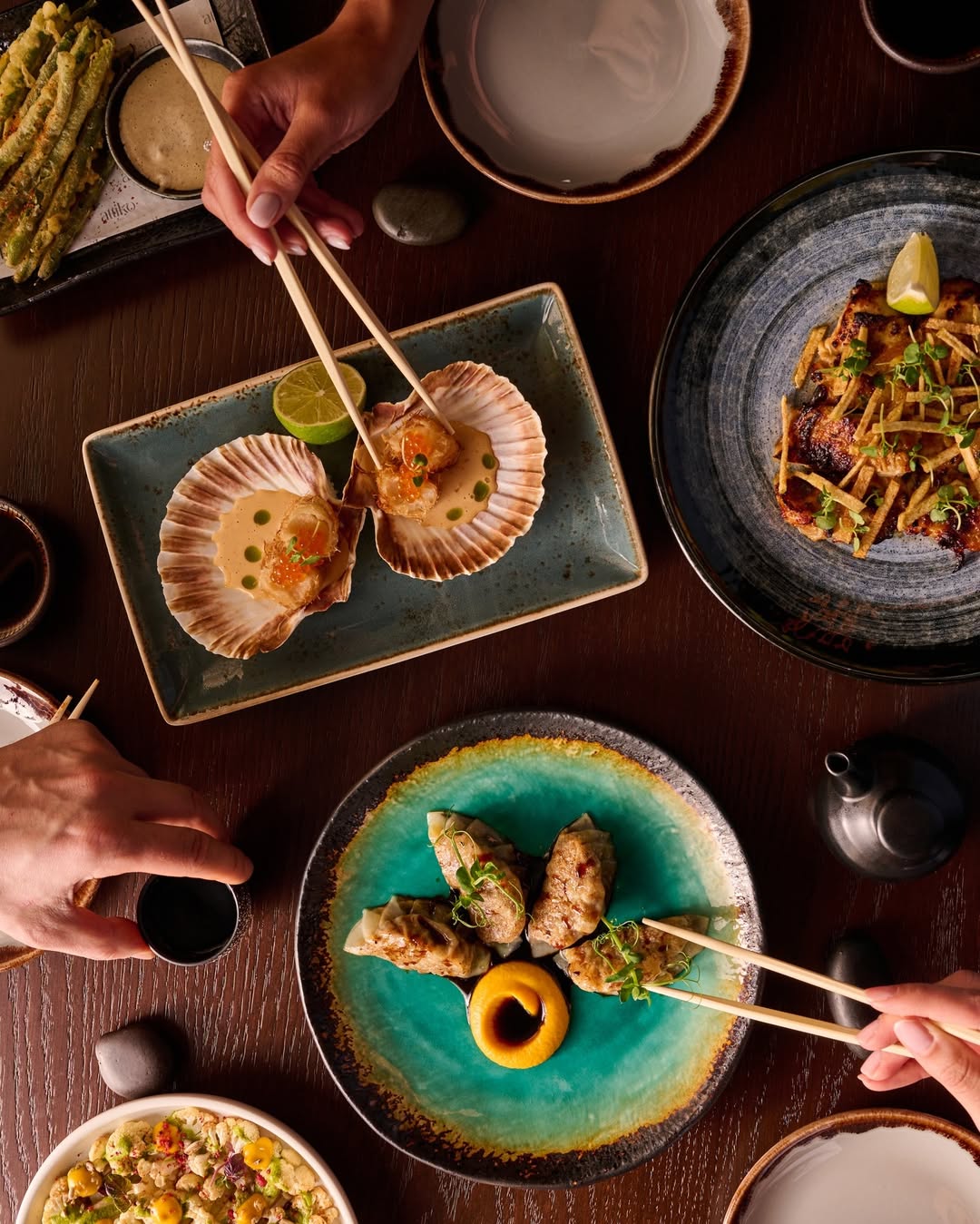 ATTIKO. O novo japonês da capital fica num rooftop e serve grelhados no espeto, sushi e muito mais