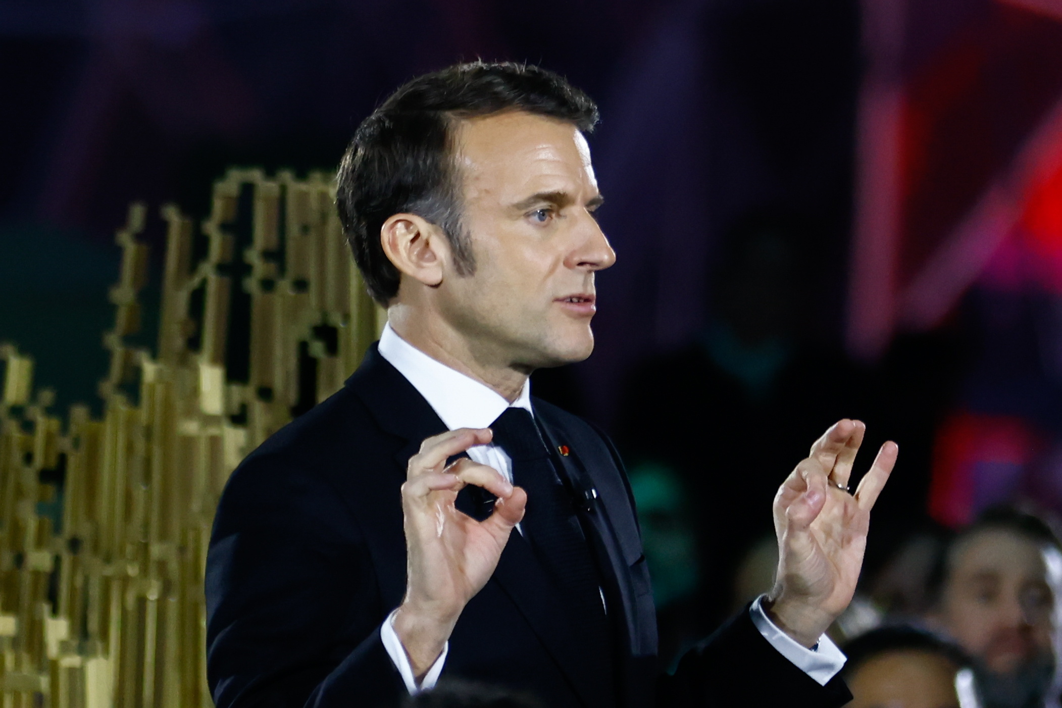 Macron defende "estratégia Notre Dame" para investimento europeu em IA