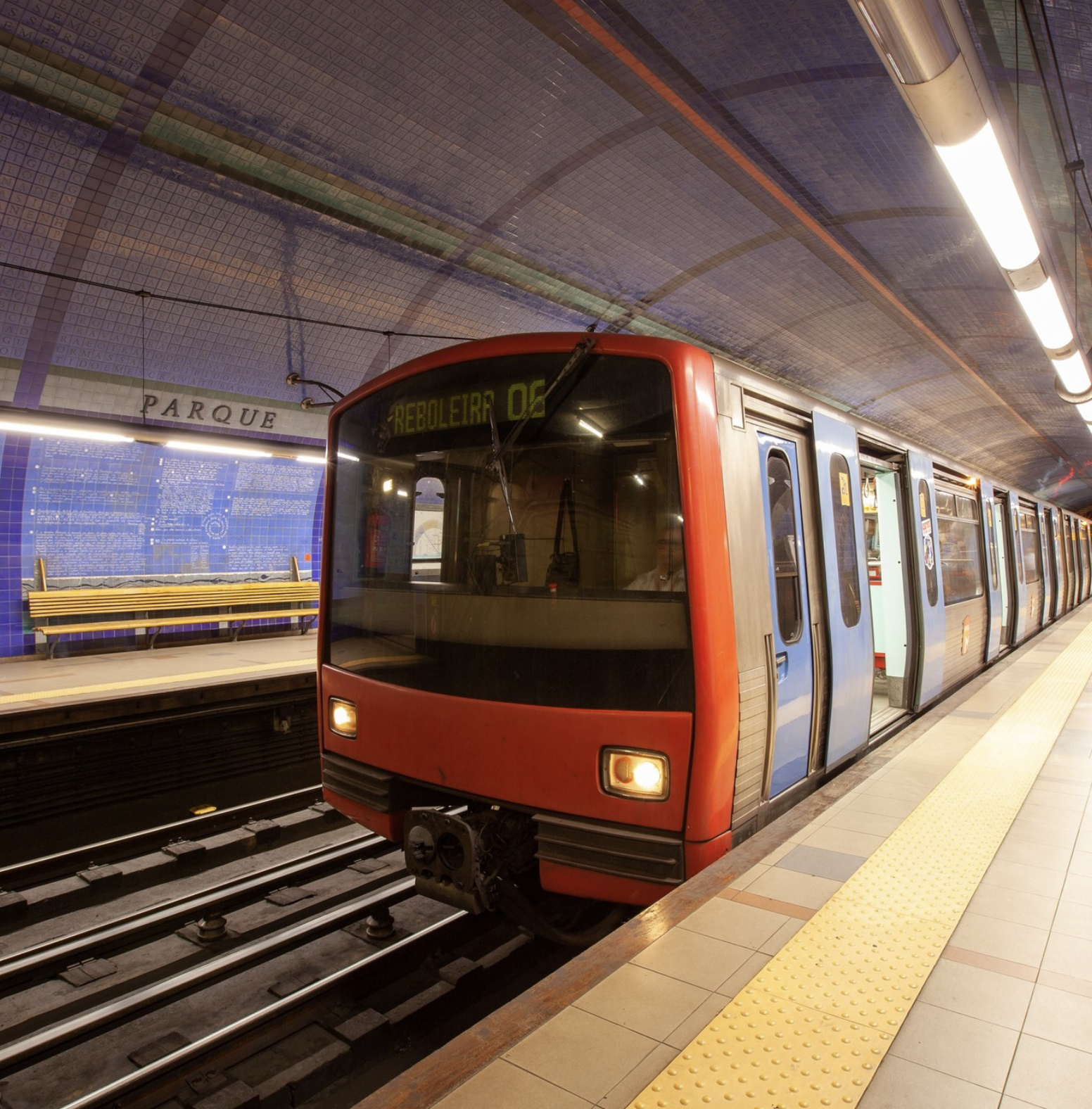 Saiba até que horas vai funcionar o Metro de Lisboa na noite de Natal e da Passagem de Ano