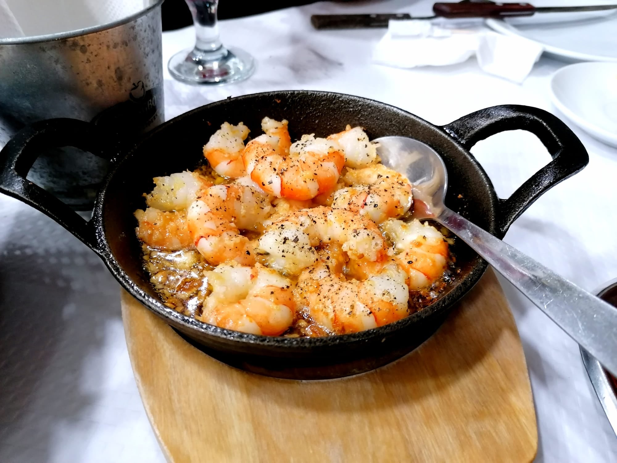 Um restaurante para comer em casa. As tapas portuguesas da Cervejaria Várzea, Torres Vedras