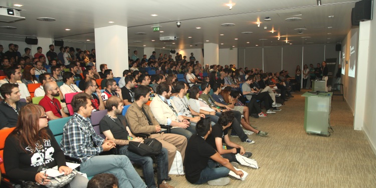 Fomos ver a novela a casa da Cristina e parece que estivemos na festa até às 5 da manhã