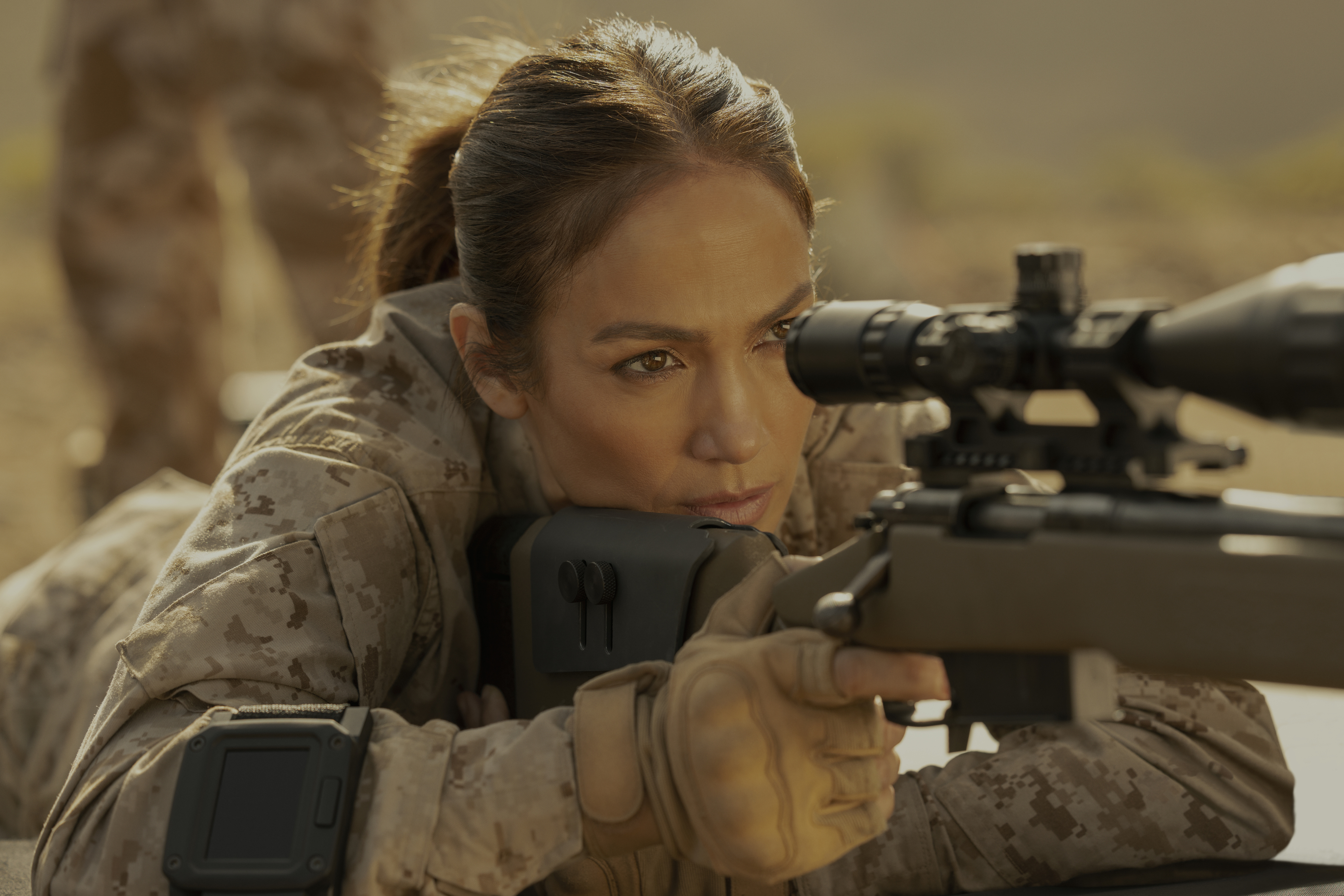 Filme com Jennifer Lopez bate recordes da Netflix. “The Mother” chega a nº1 em 82 países