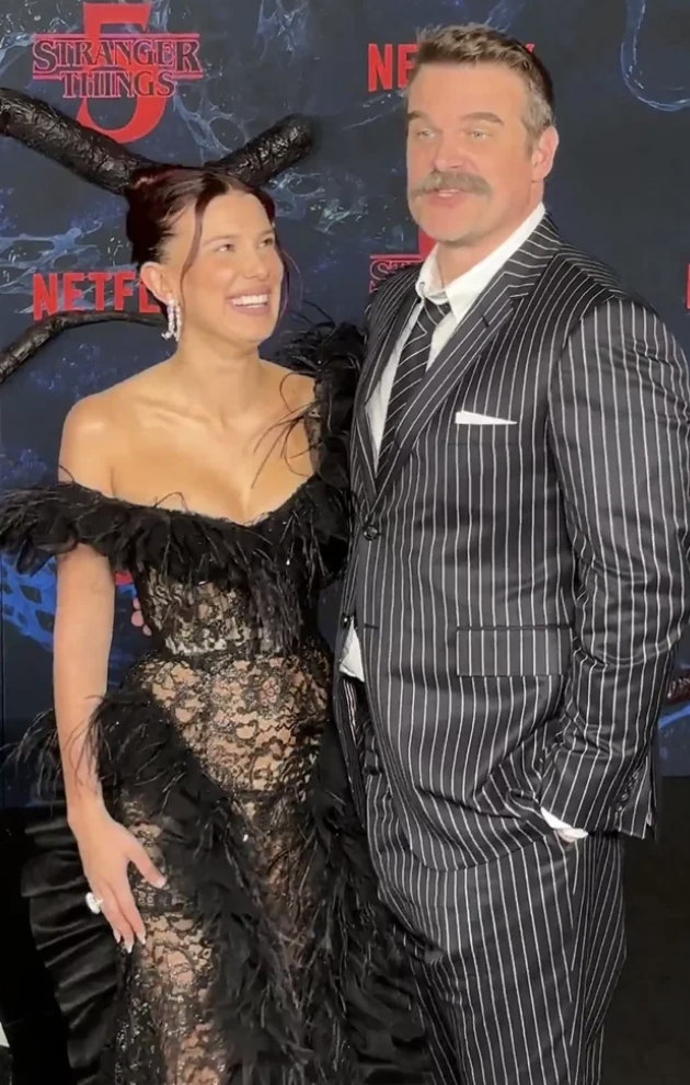 Millie Bobby Brown defende David Harbour depois de rumores de assédio moral. “Sempre estivemos unidos”