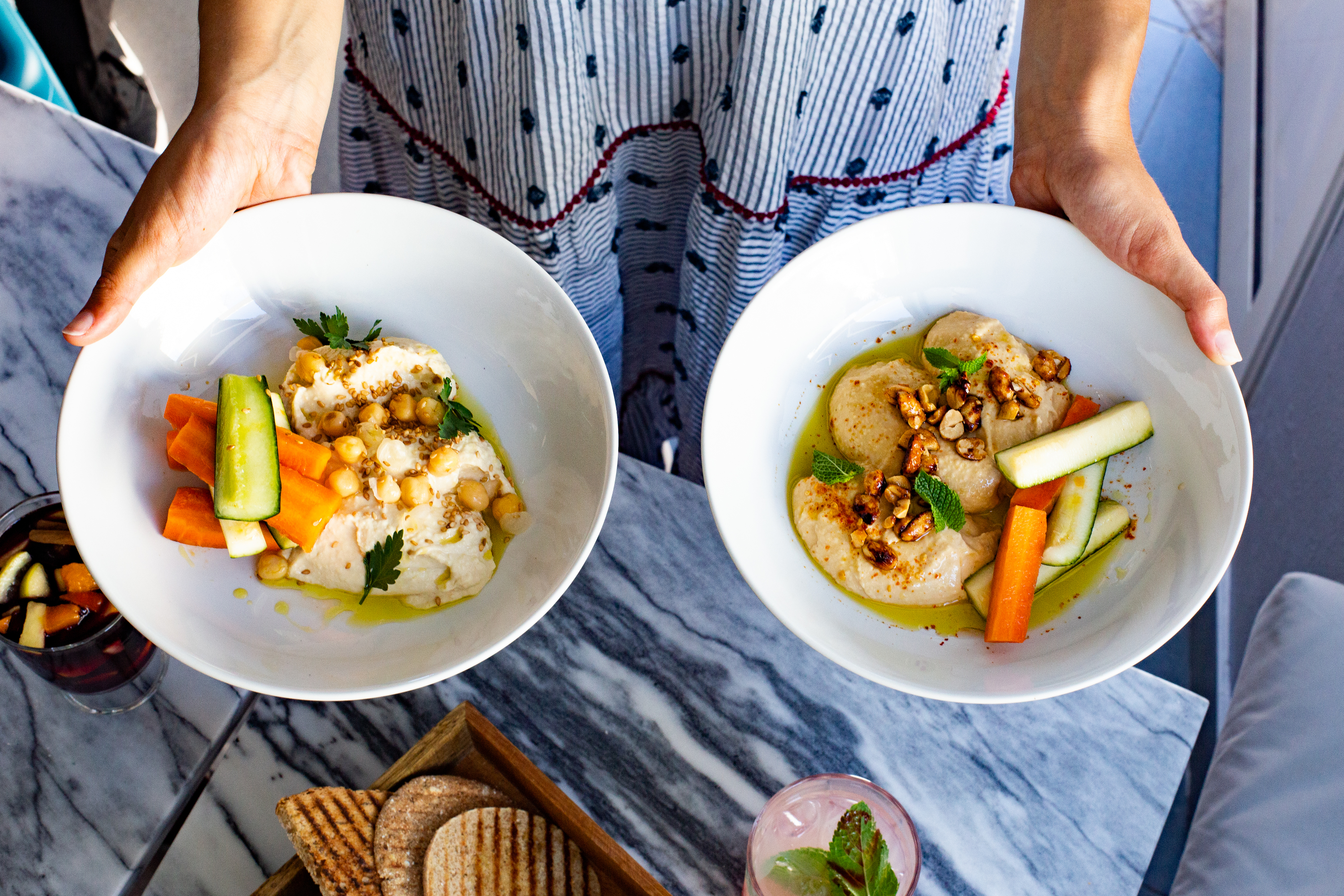 Húmus, baklava e uma “hospitalidade diferente”. Este café de bairro serve o melhor do Médio Oriente