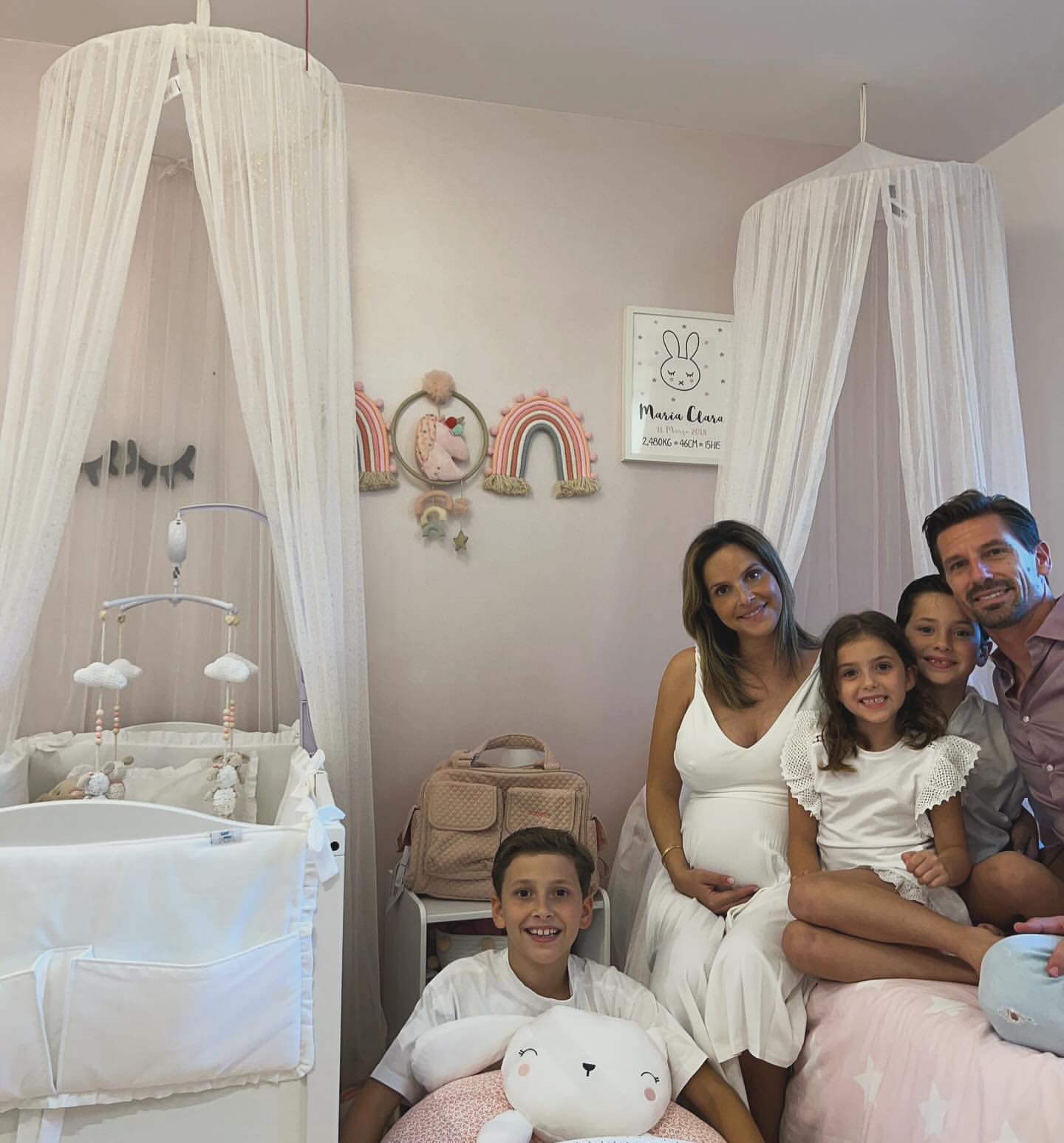 Adrien Silva celebra o nascimento da segunda filha. Veja 11 imagens amorosas da família do jogador