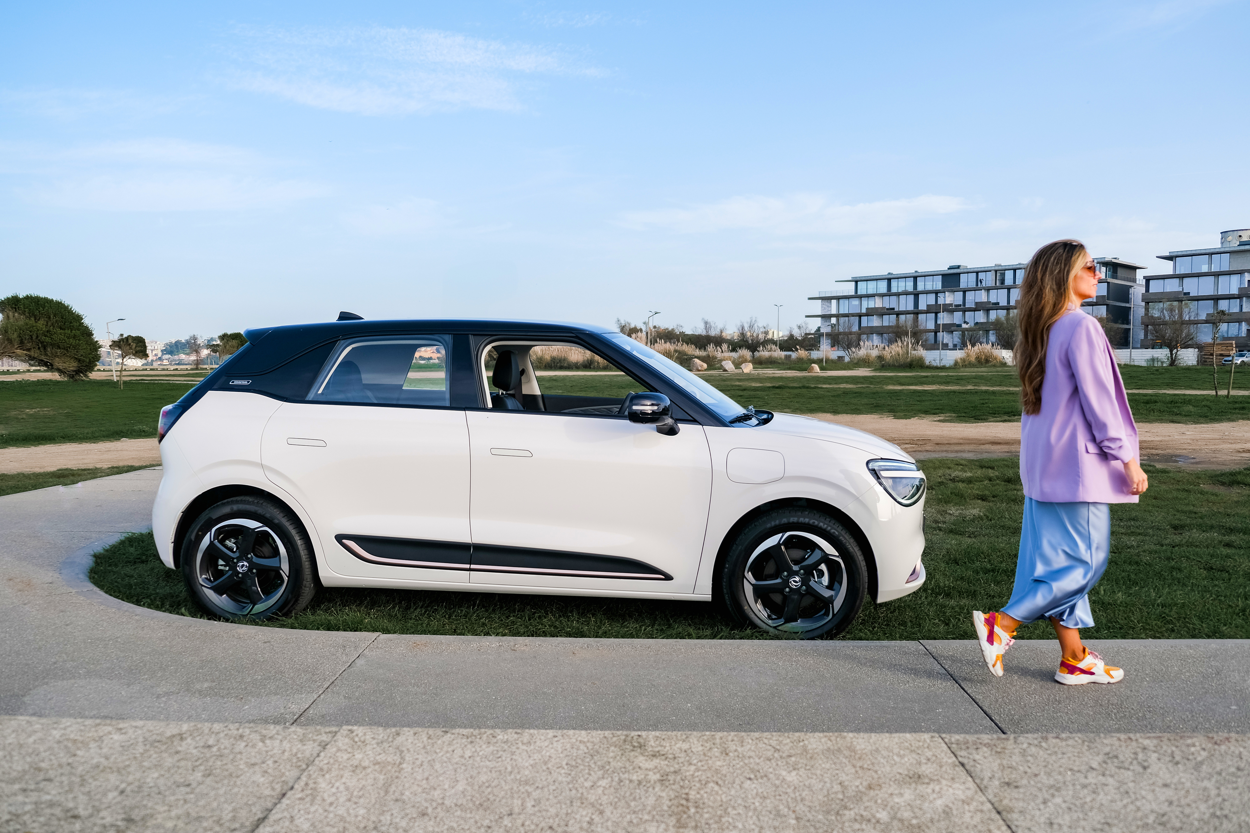 Procura um carro citadino, moderno, compacto e seguro? Este novo modelo 100% elétrico vai conquistá-lo