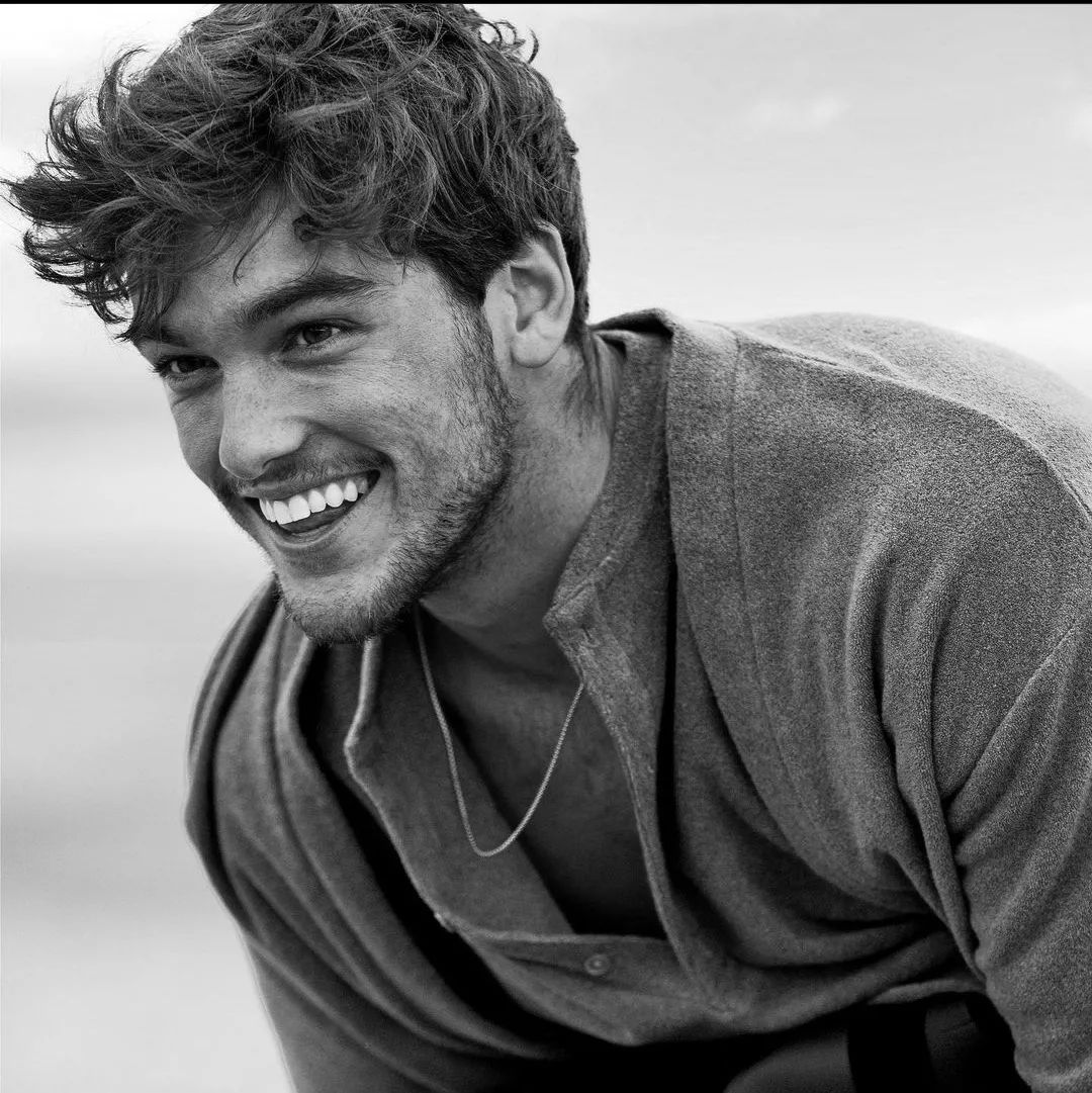 Bernardo Cascais é o novo protagonista de “Morangos com Açúcar”. Espreite 25 fotos do modelo