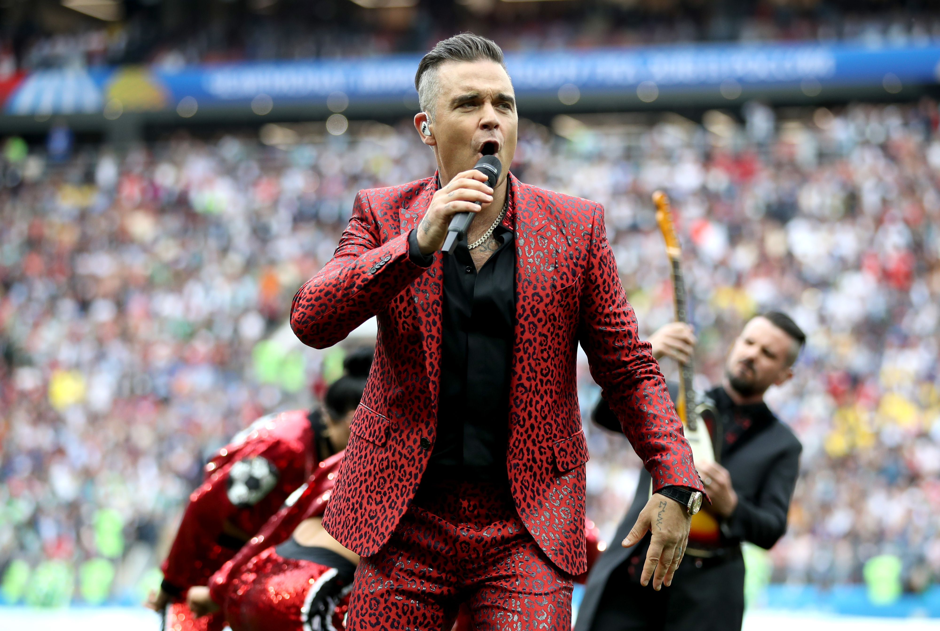Robbie Williams regressa aos Take That para um concerto único, grátis e virtual