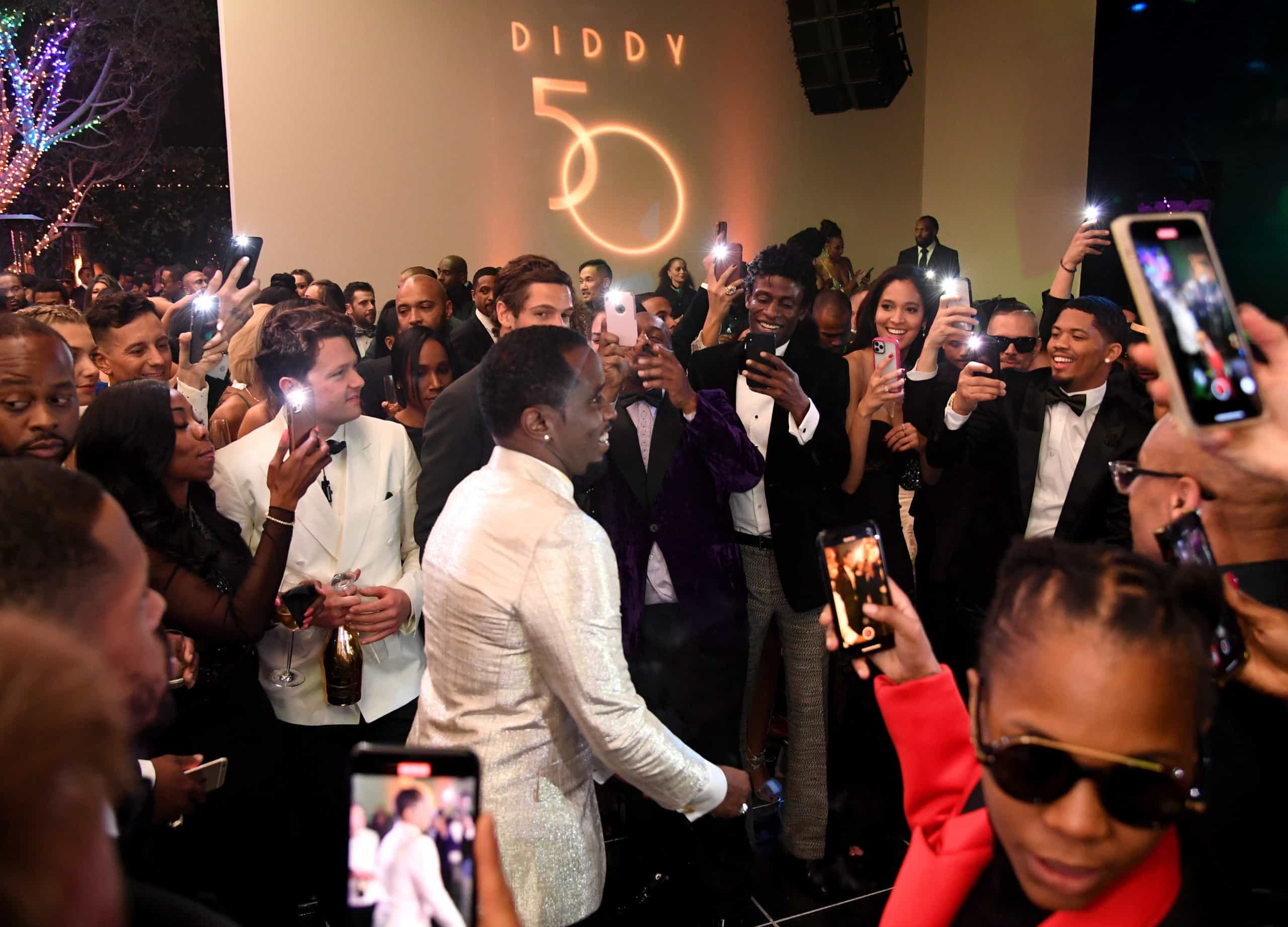 Белые вечеринки puff daddy фото Galeria: O festão do 50º aniversário de Sean Combs - Atualidade - SAPO Lifestyle