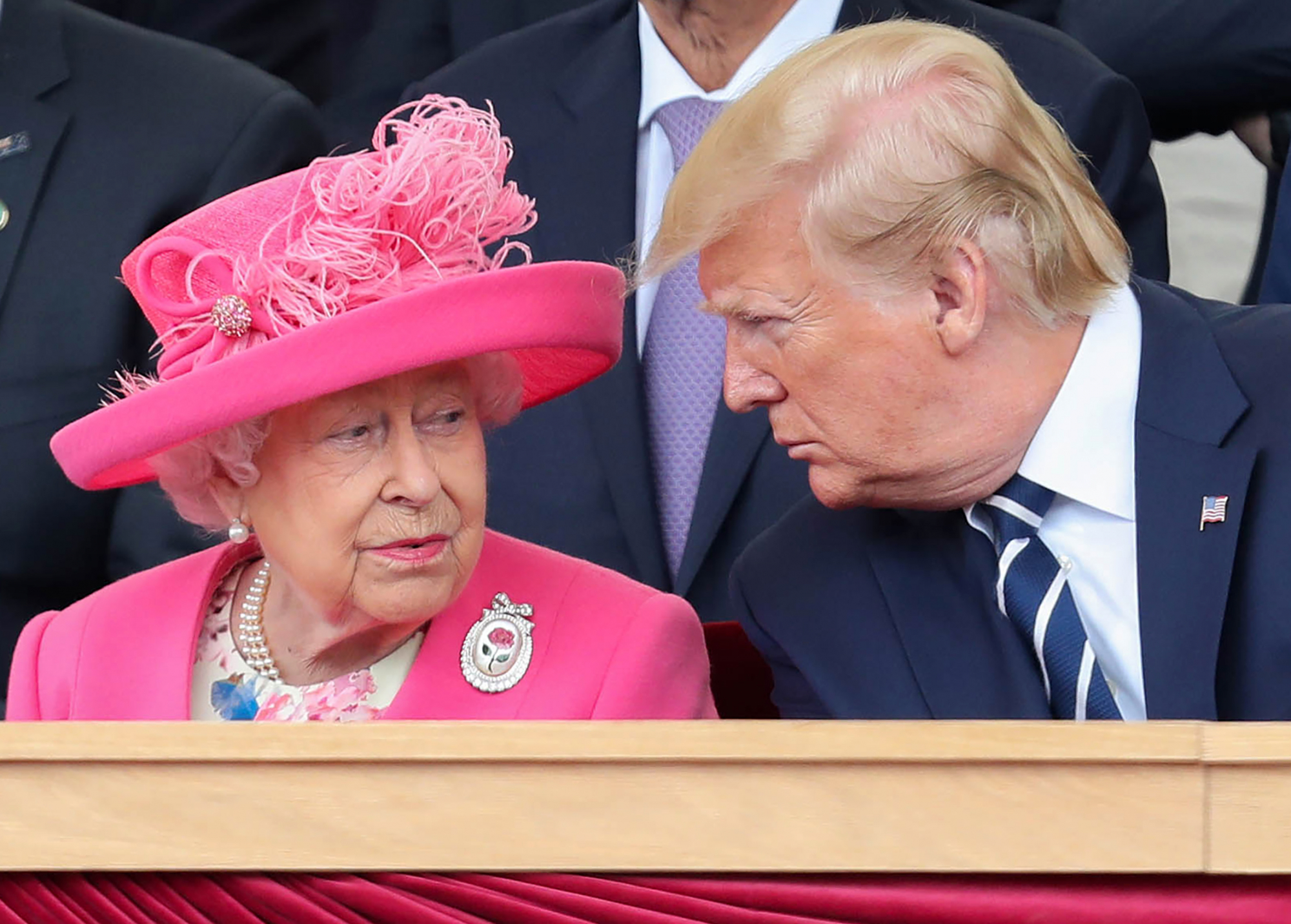 O helicóptero de Donald Trump deixou uma marca no jardim do Palácio de Buckingham (e a rainha não gostou)