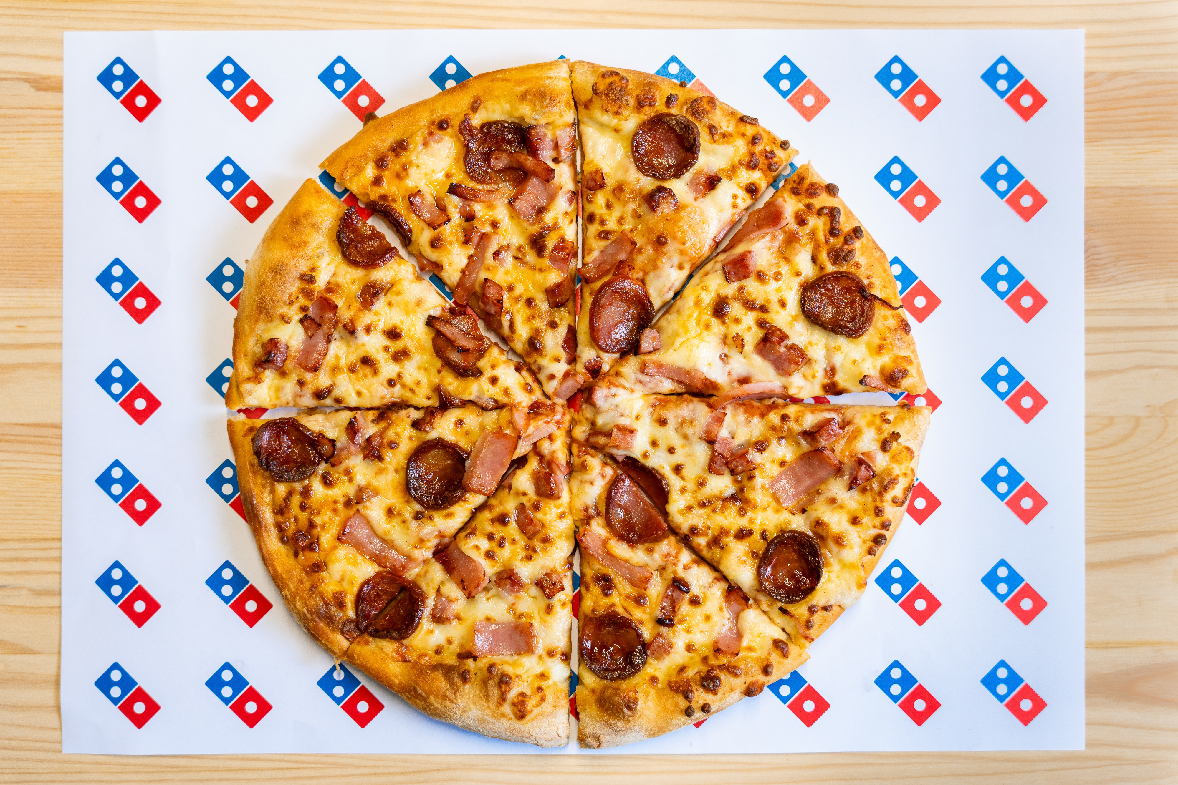 Domino’s lança pizza Festim de Carnes (e combos para todos os gostos)