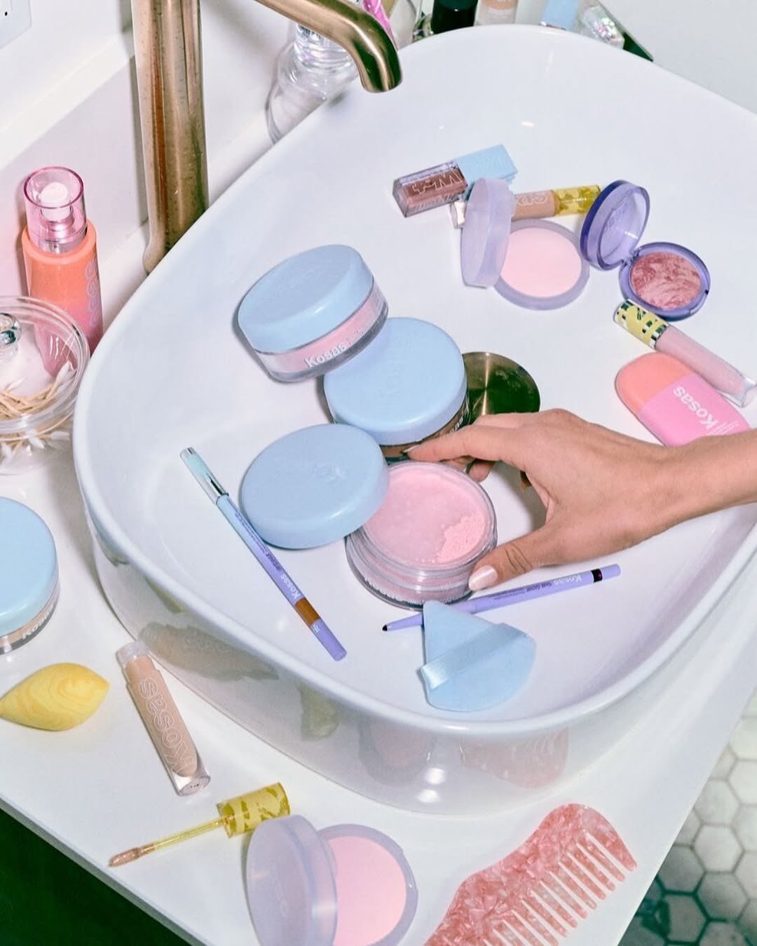 Kosas. A marca viral de maquilhagem, já chegou a Portugal. 13 produtos que tem de ter