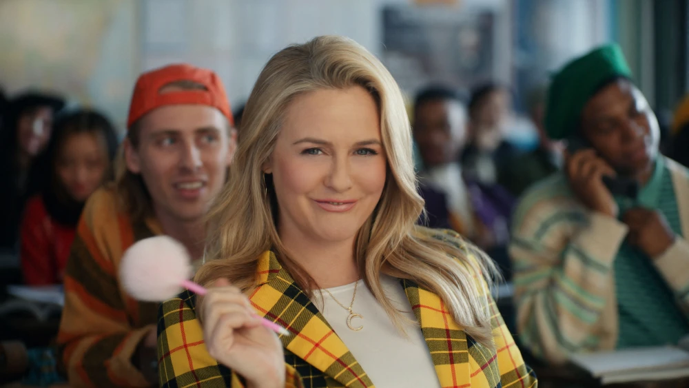 A Cher está de volta? Alicia Silverstone volta a vestir o icónico fato xadrez (mas não é para um filme)