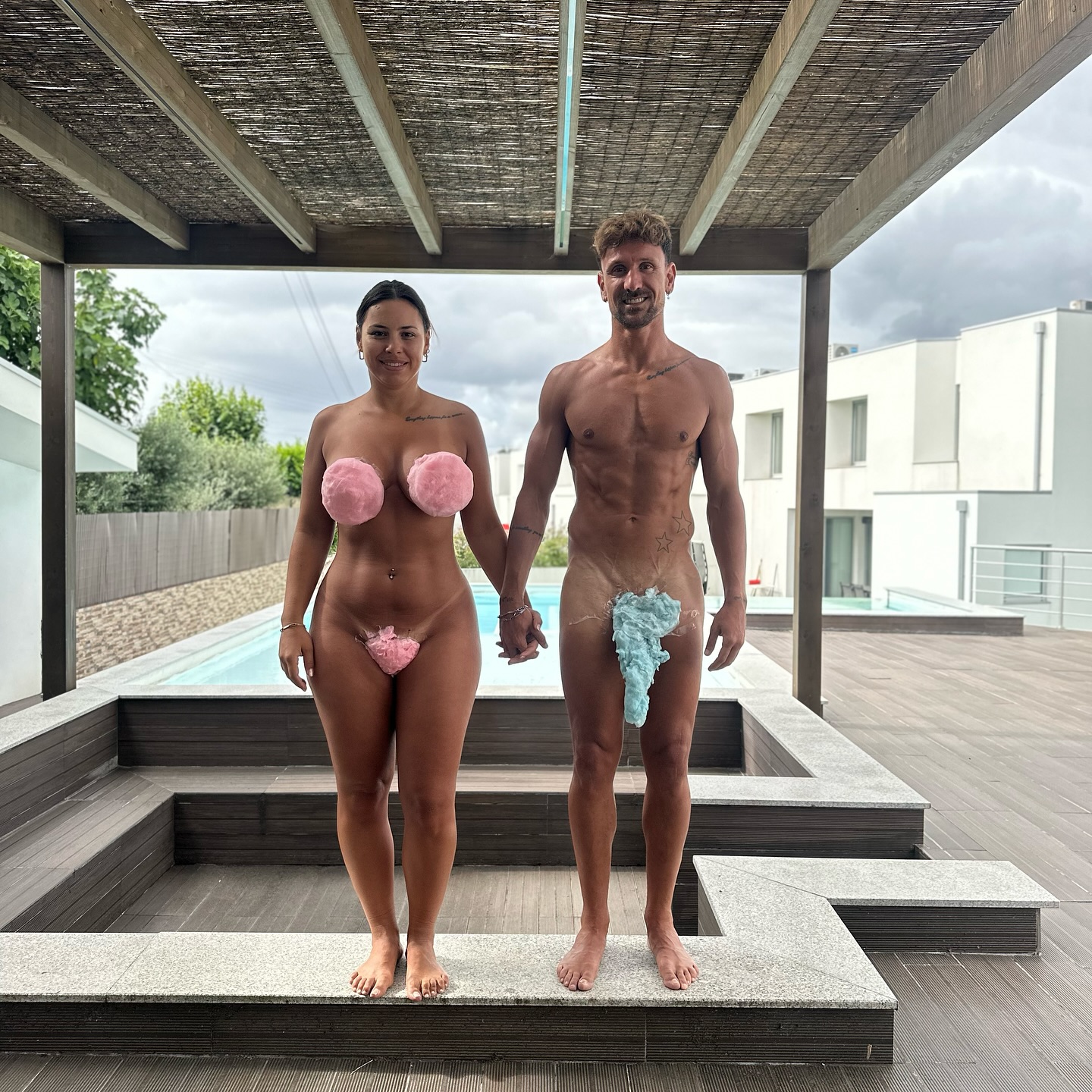 Ukra celebra aniversário de casamento com foto ousada. 13 imagens hilariantes do futebolista