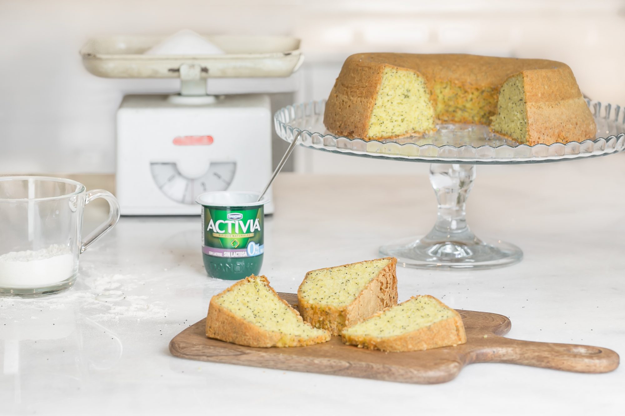 Receita simples para fazer um bolo de iogurte perfeito (e sem lactose)