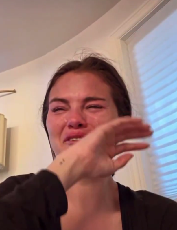 Porque é que Selena Gomez está a ser arrasada nas redes sociais e foi obrigada a apagar este vídeo?