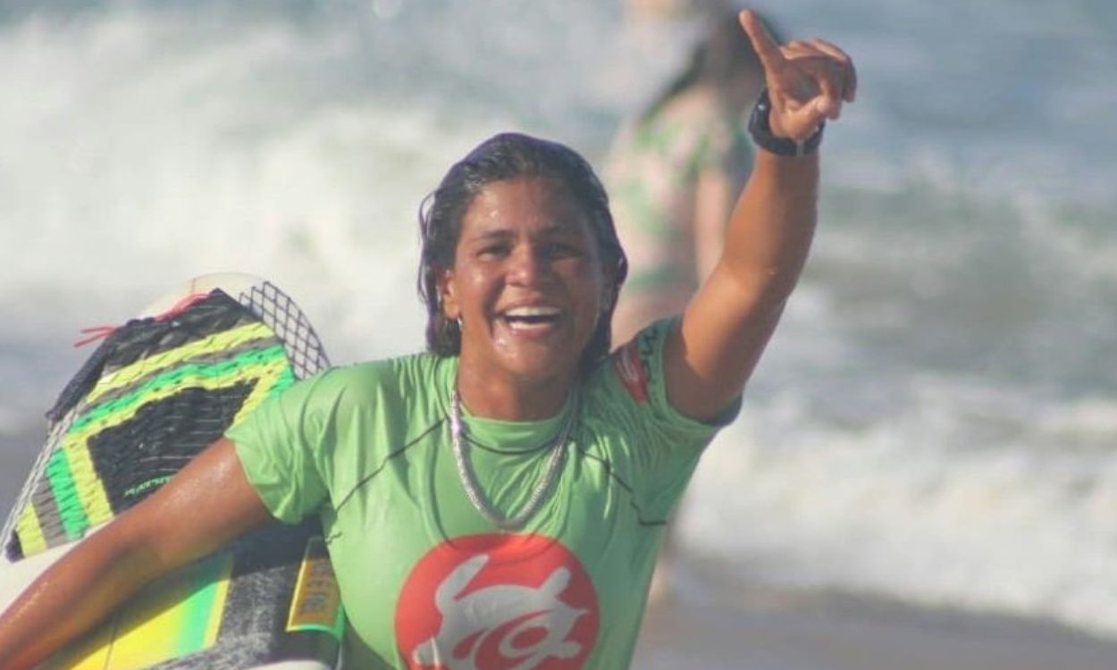 Campeã brasileira de surf morre depois de ser atingida por um raio