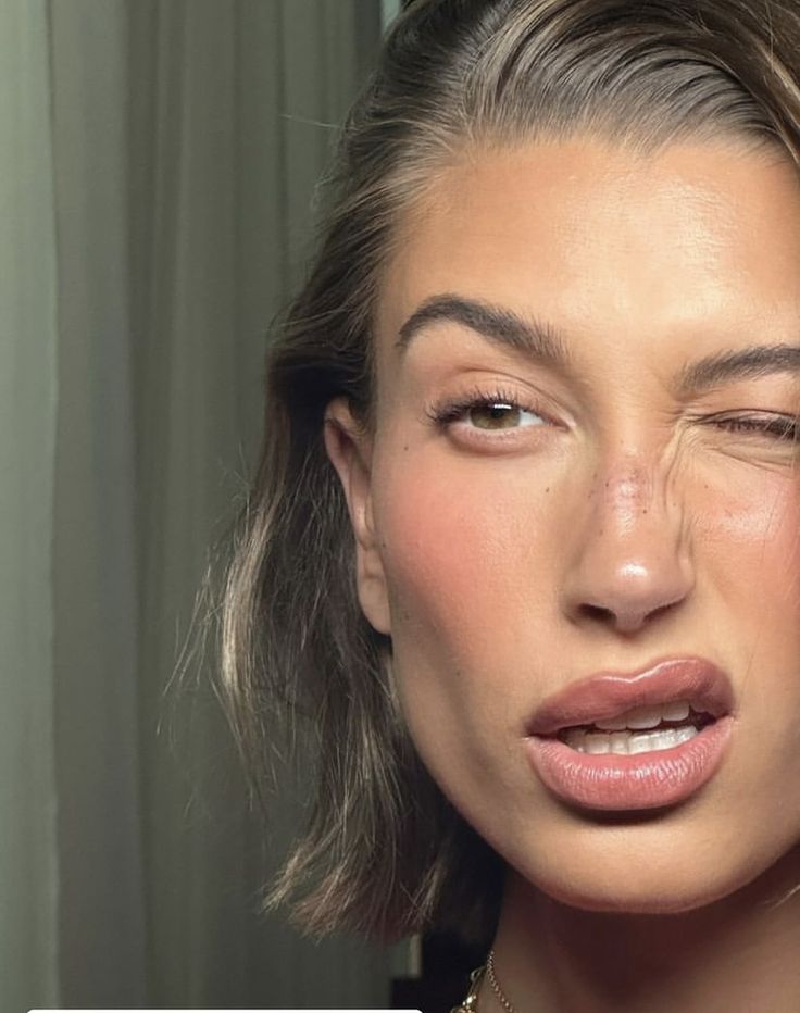 A máscara passou à história, mas pode ter pestanas longas com estes 7 séruns milagrosos